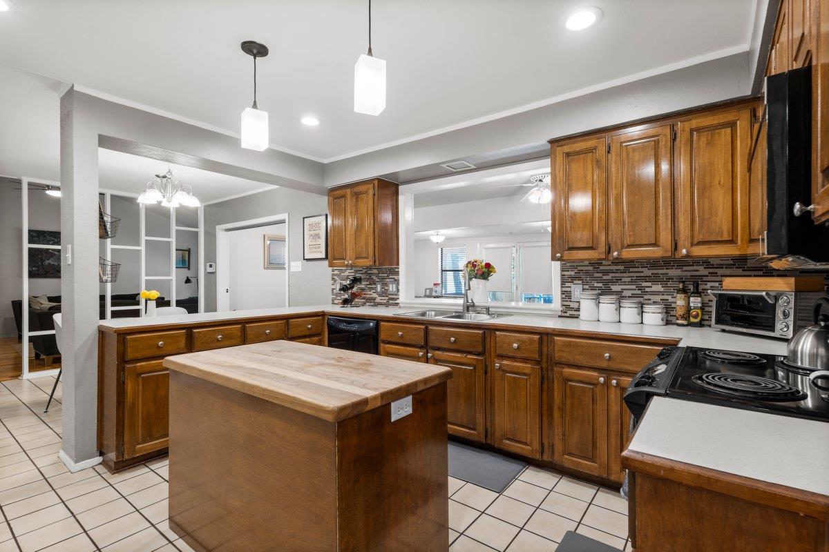 13001 Stillforest St, Austin, TX 78729