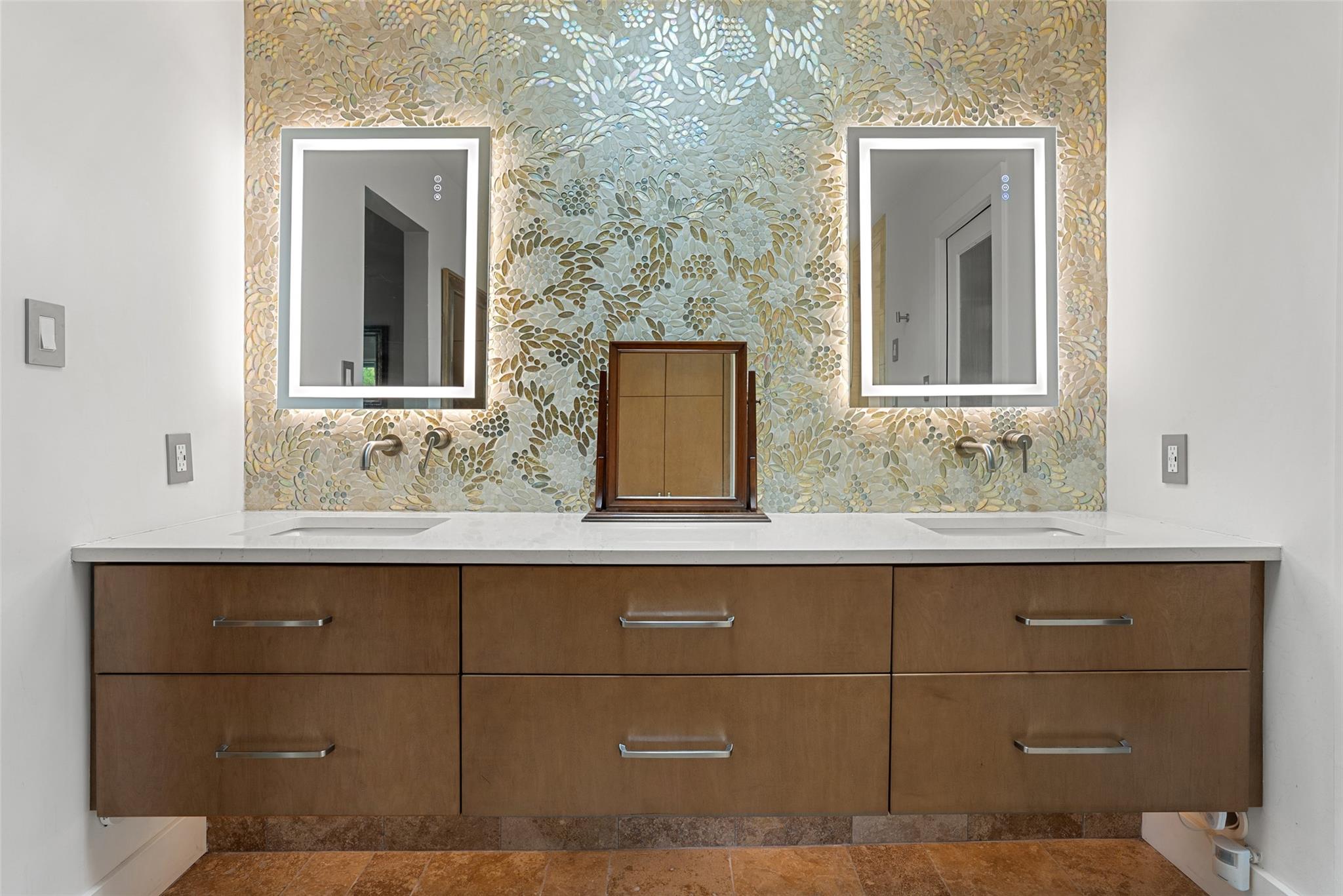 2208 Mountain View Rd, Austin, TX 78703