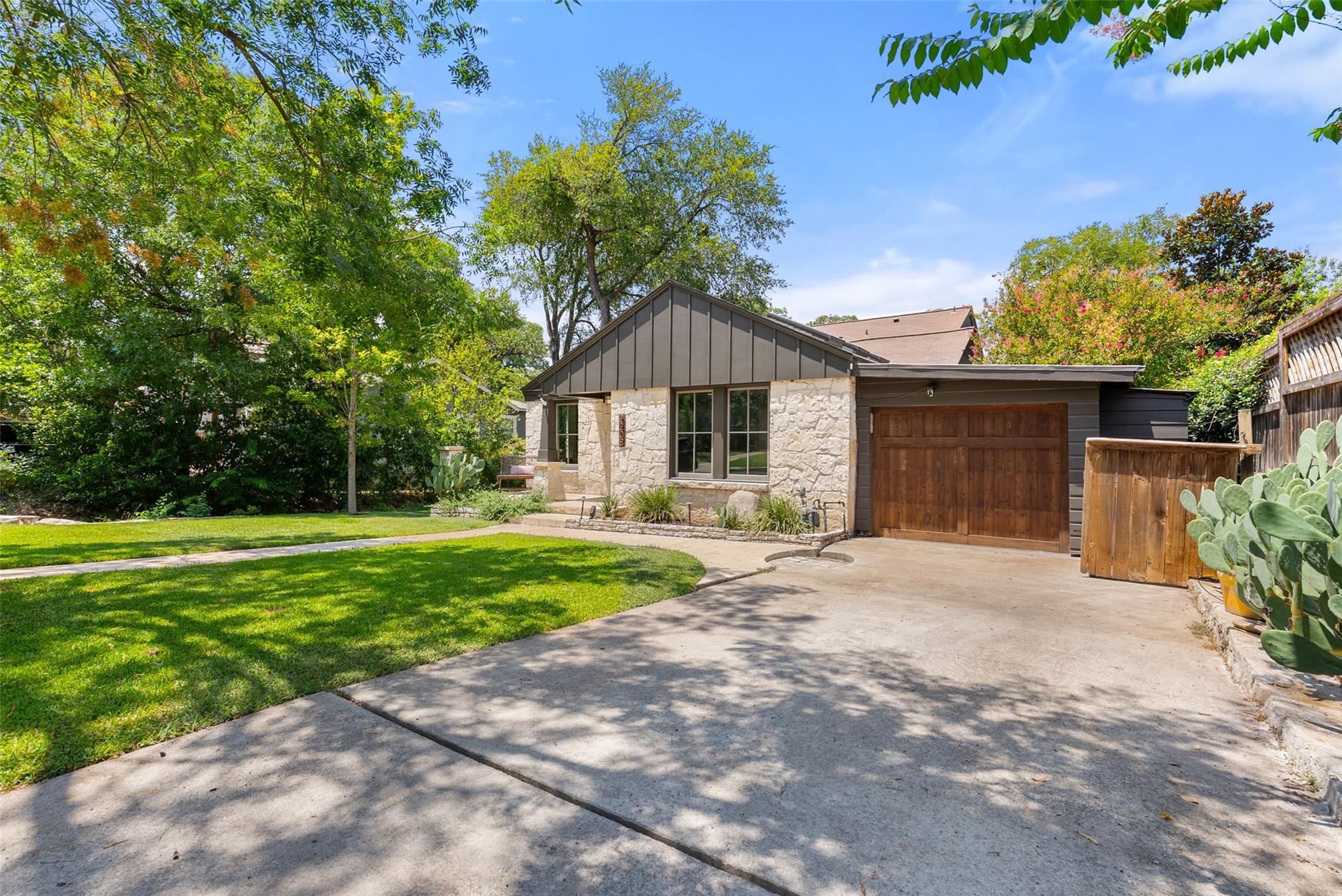 2208 Mountain View Rd, Austin, TX 78703