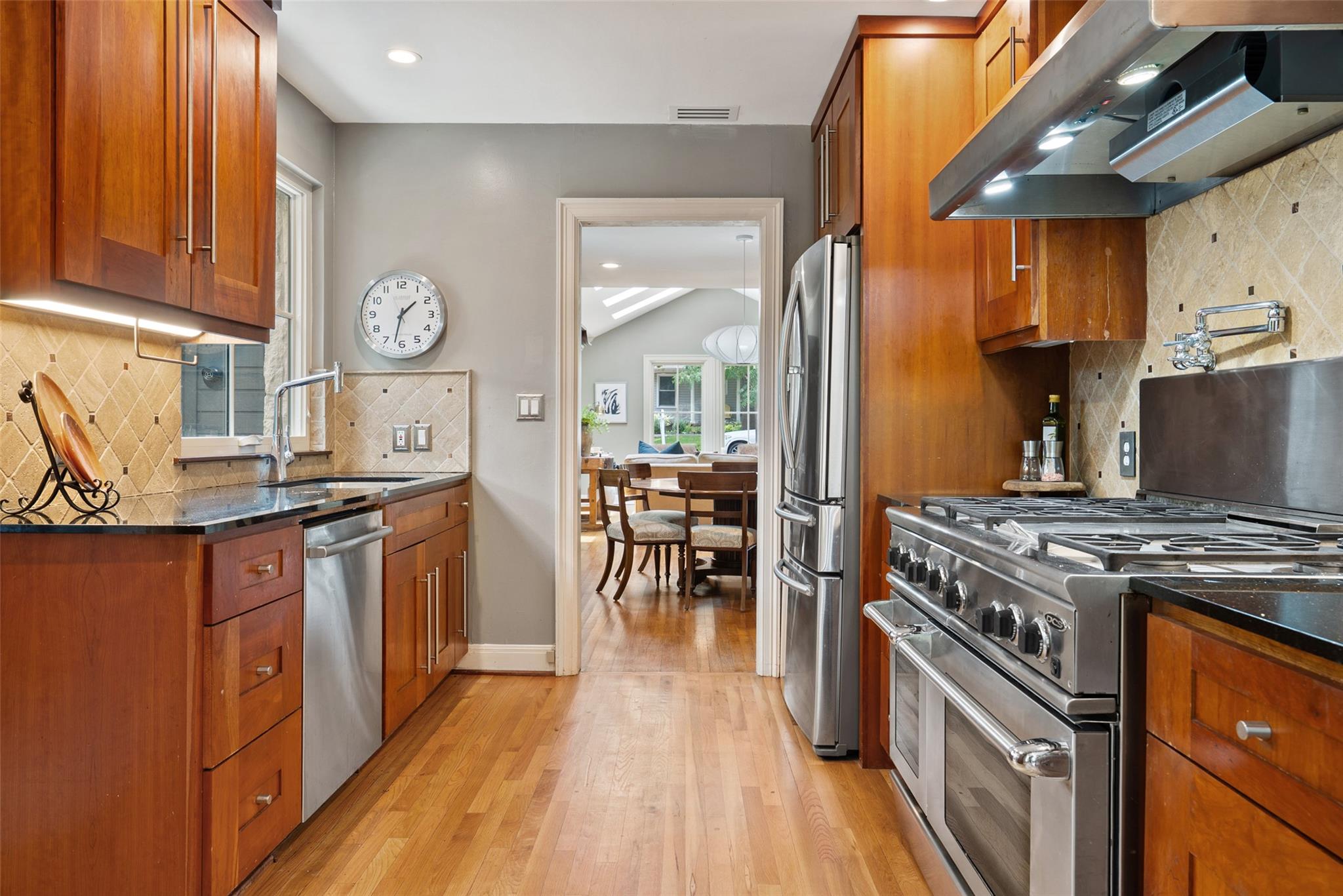 2208 Mountain View Rd, Austin, TX 78703