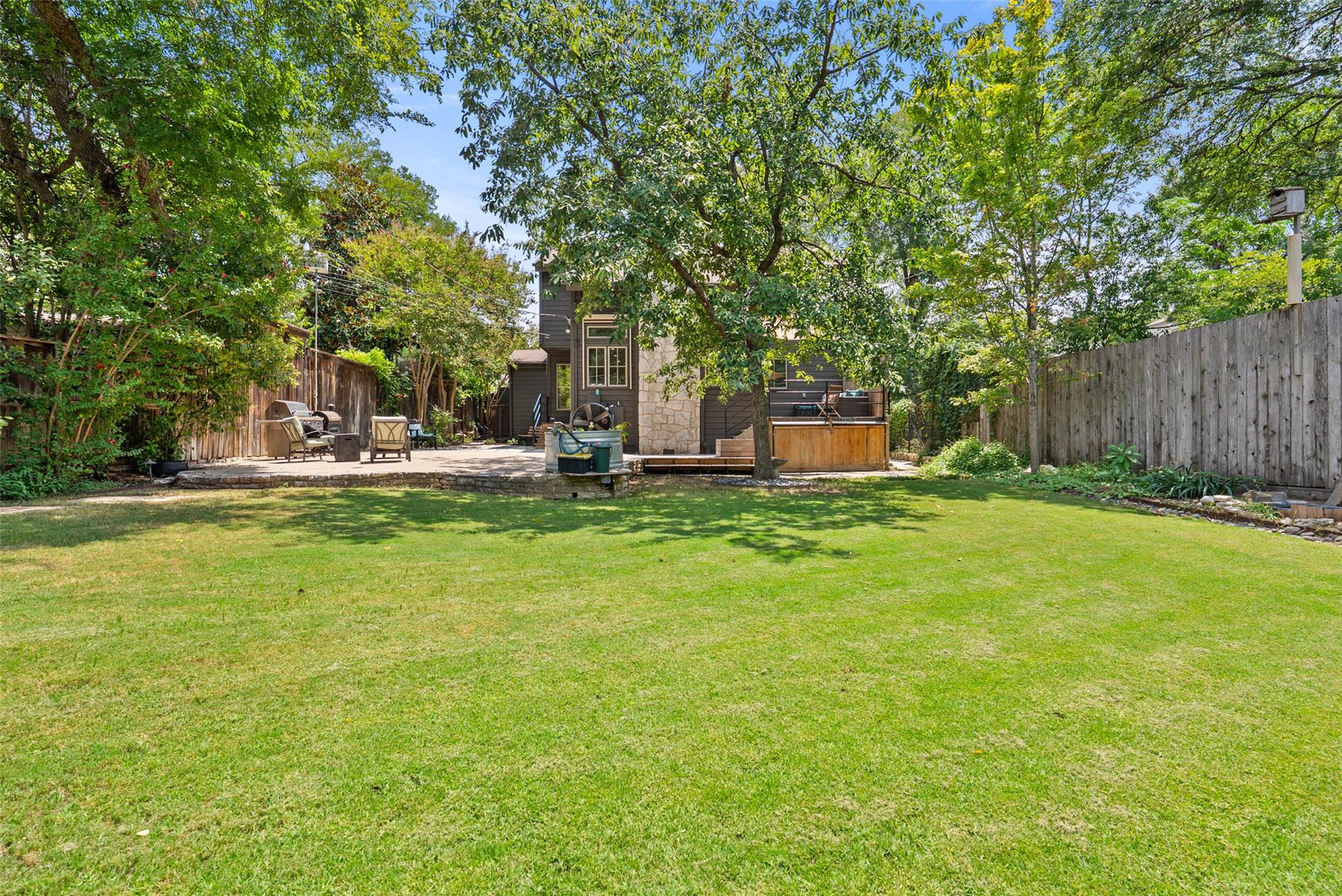 2208 Mountain View Rd, Austin, TX 78703