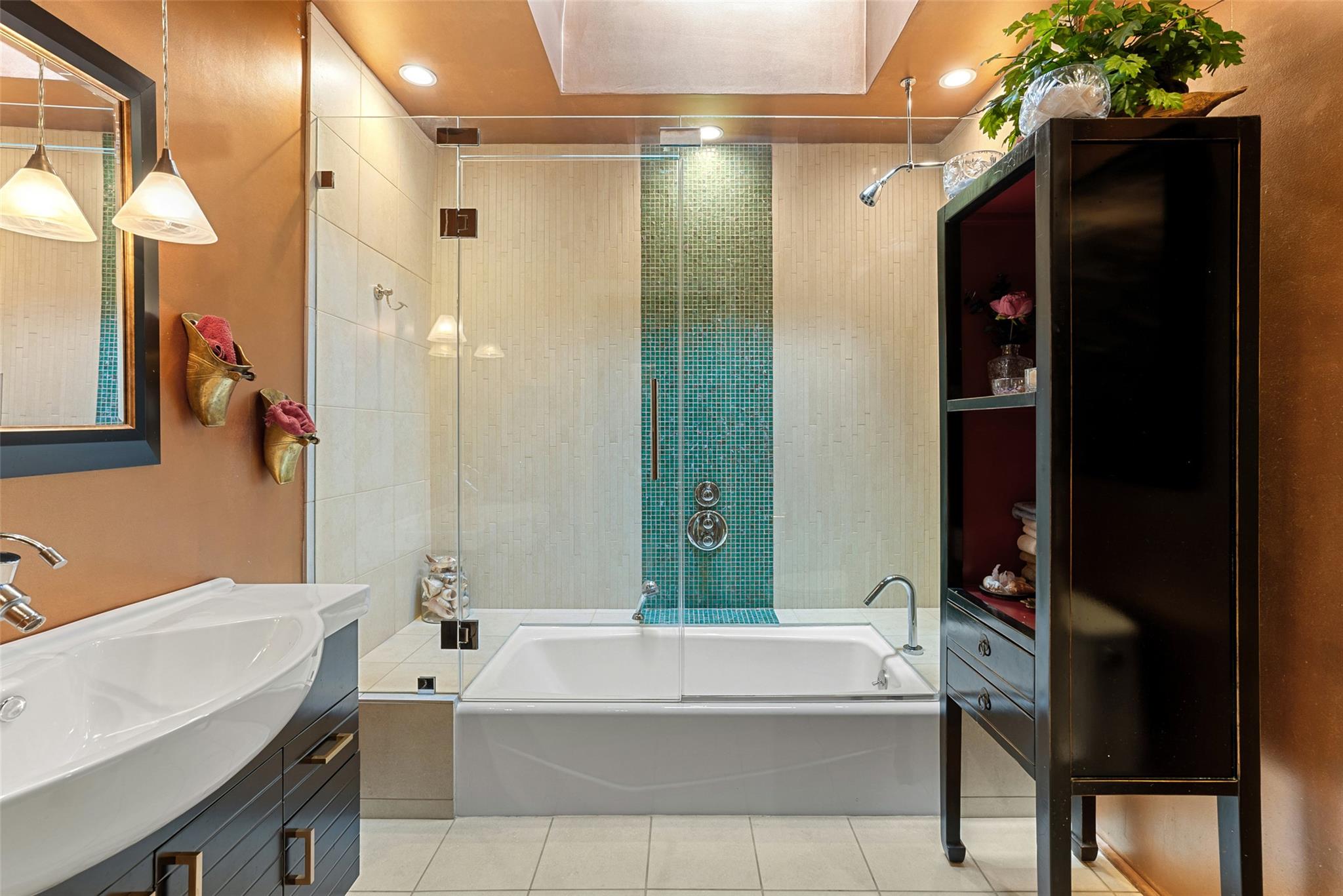 2208 Mountain View Rd, Austin, TX 78703