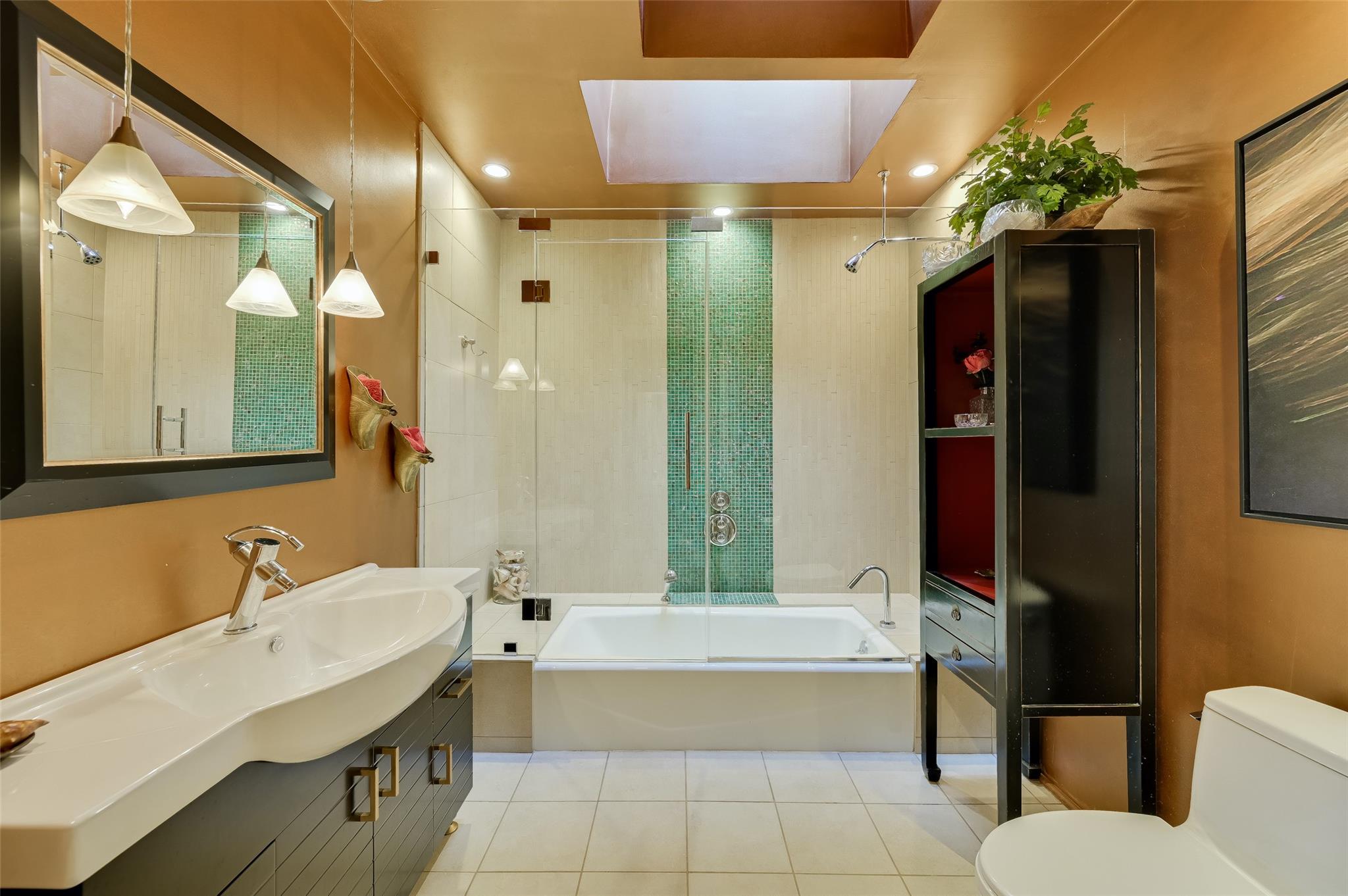 2208 Mountain View Rd, Austin, TX 78703