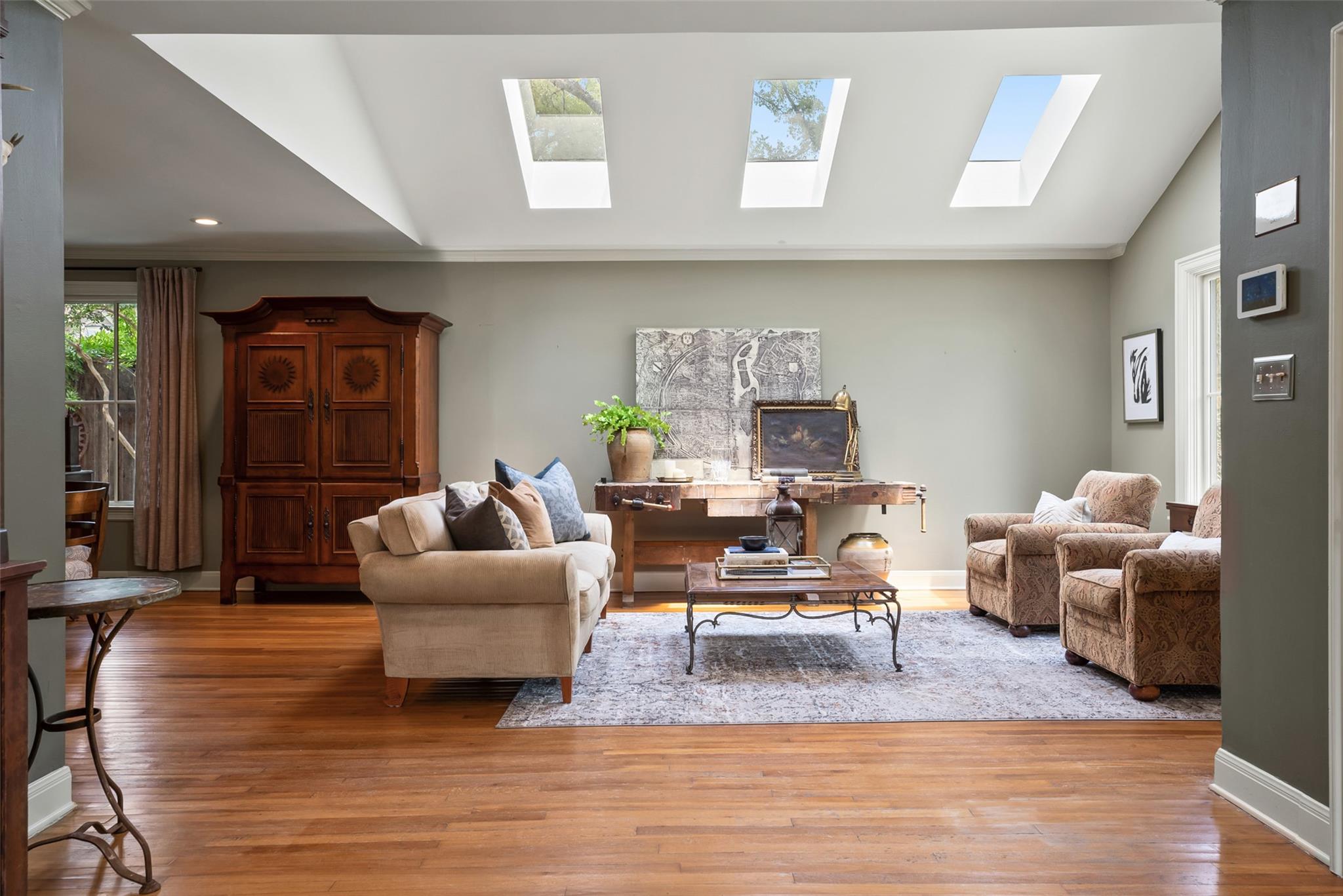 2208 Mountain View Rd, Austin, TX 78703