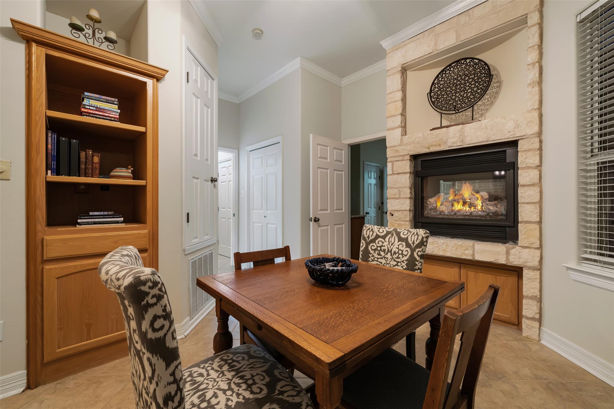 1016 Merlene Dr, Austin, TX 78732