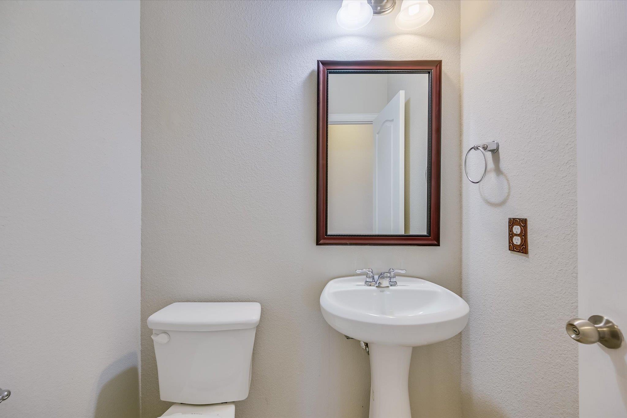 120 Peacock Trl, Buda, TX 78610