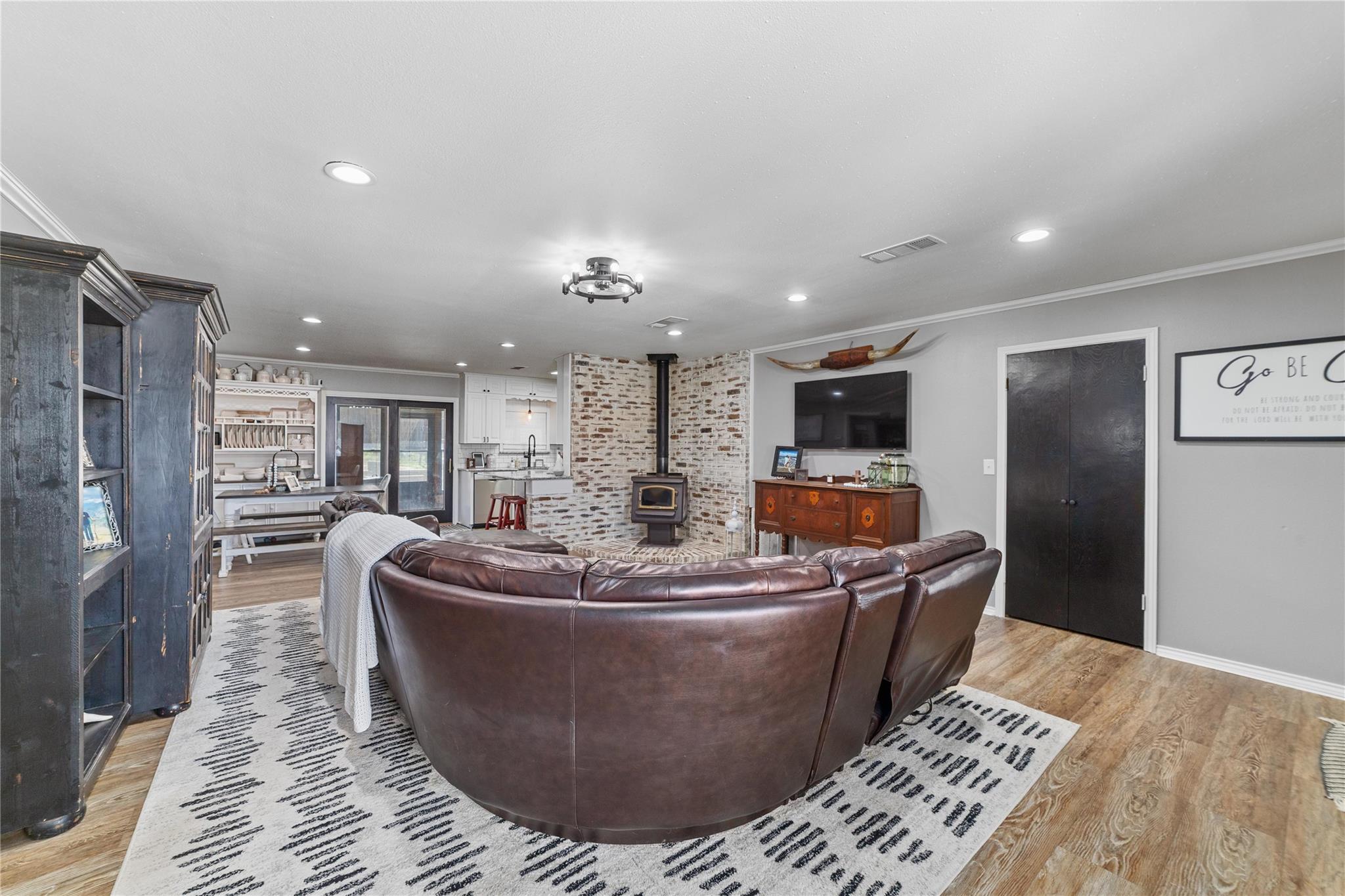 1811 Saylor St, Goldthwaite, TX 76844