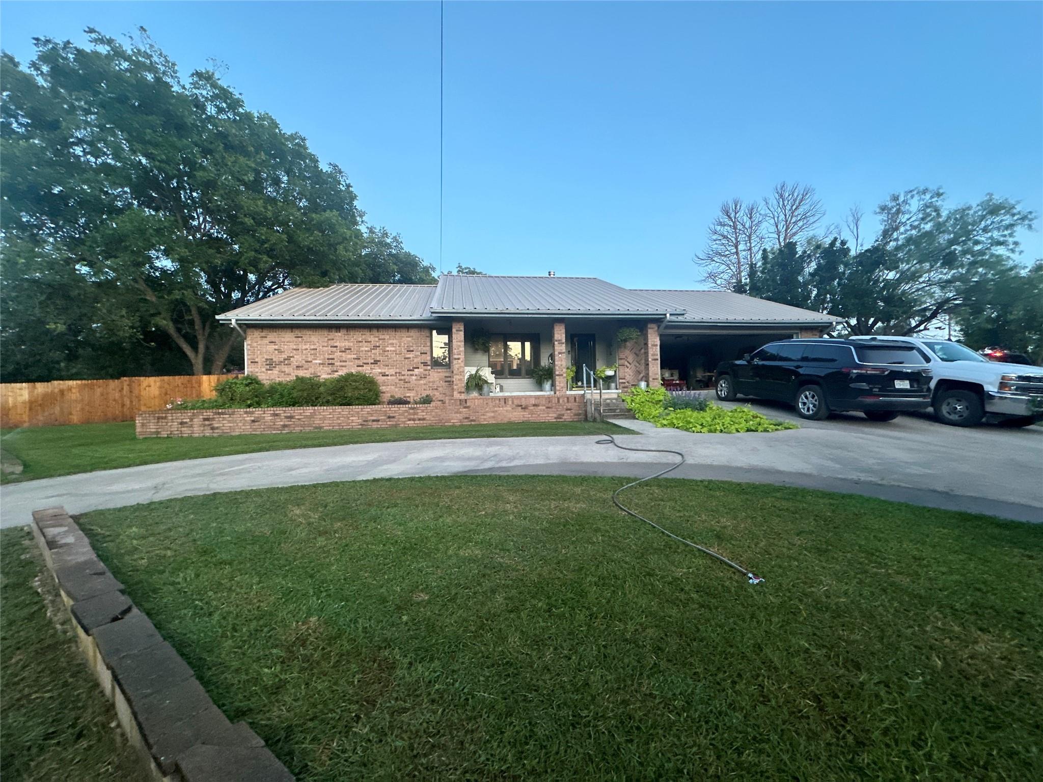 1811 Saylor St, Goldthwaite, TX 76844