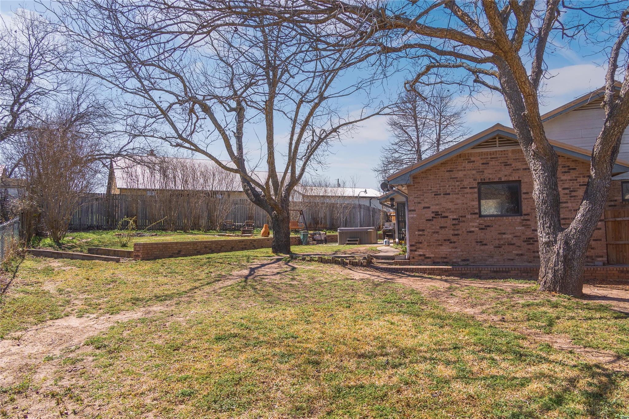 1811 Saylor St, Goldthwaite, TX 76844