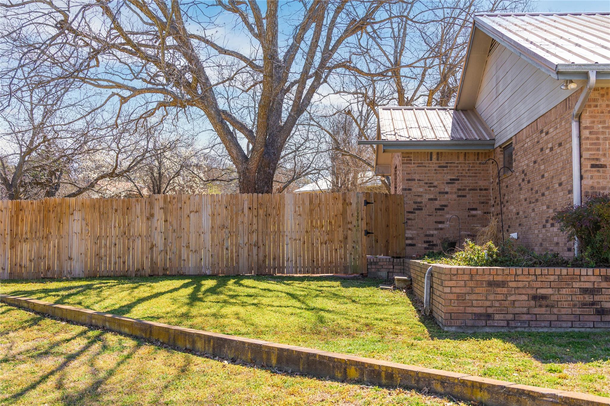 1811 Saylor St, Goldthwaite, TX 76844