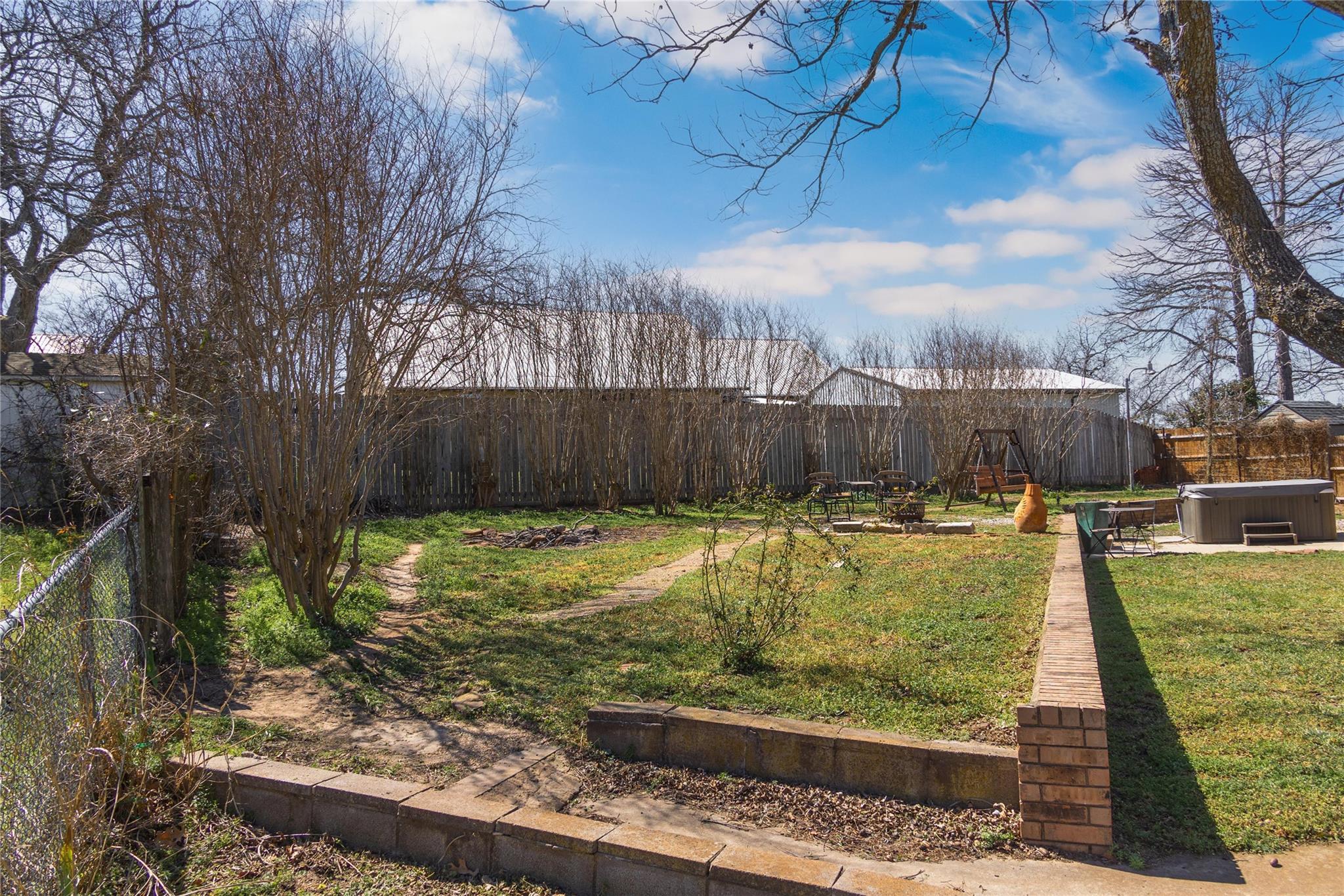 1811 Saylor St, Goldthwaite, TX 76844