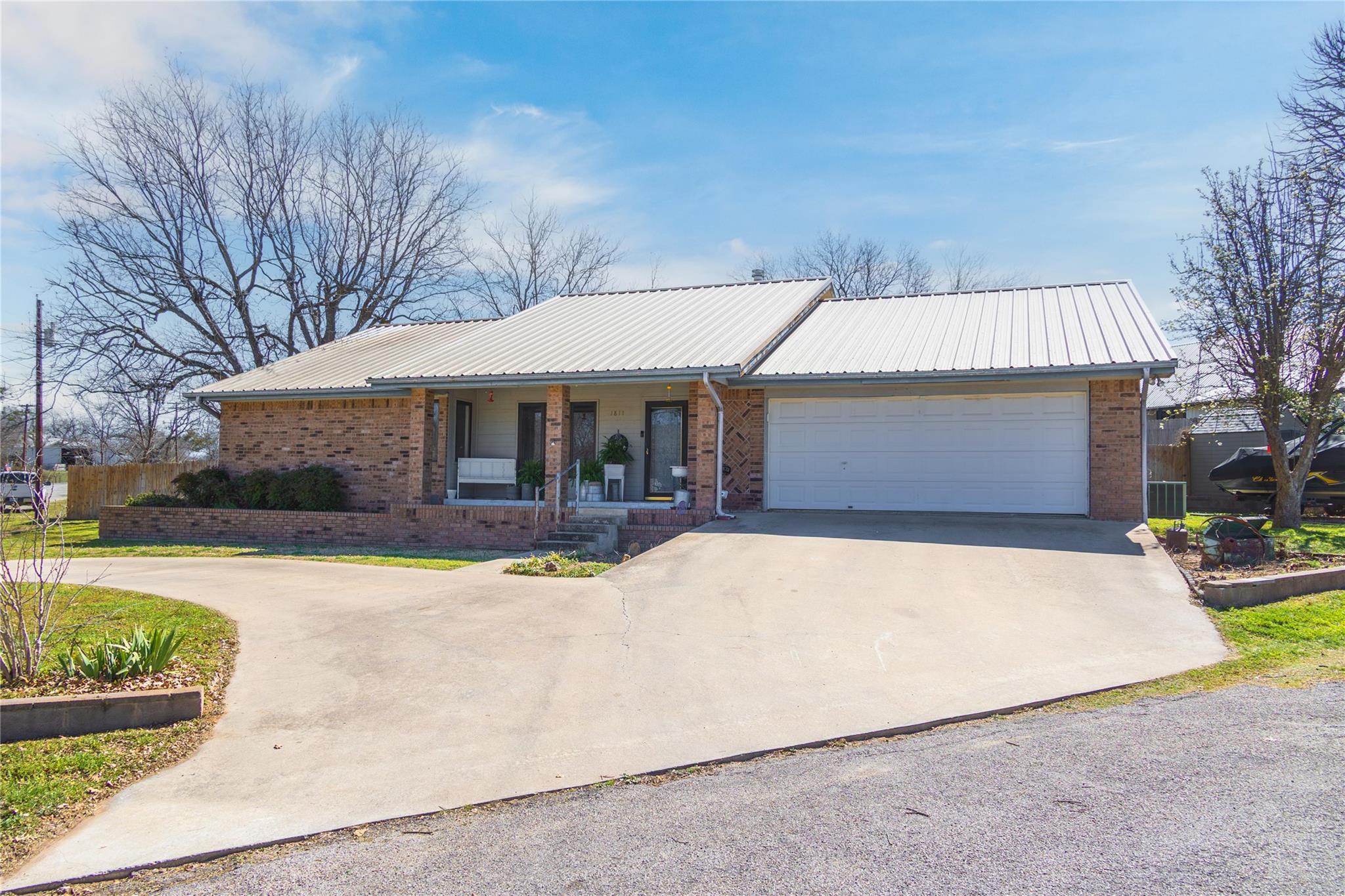 1811 Saylor St, Goldthwaite, TX 76844