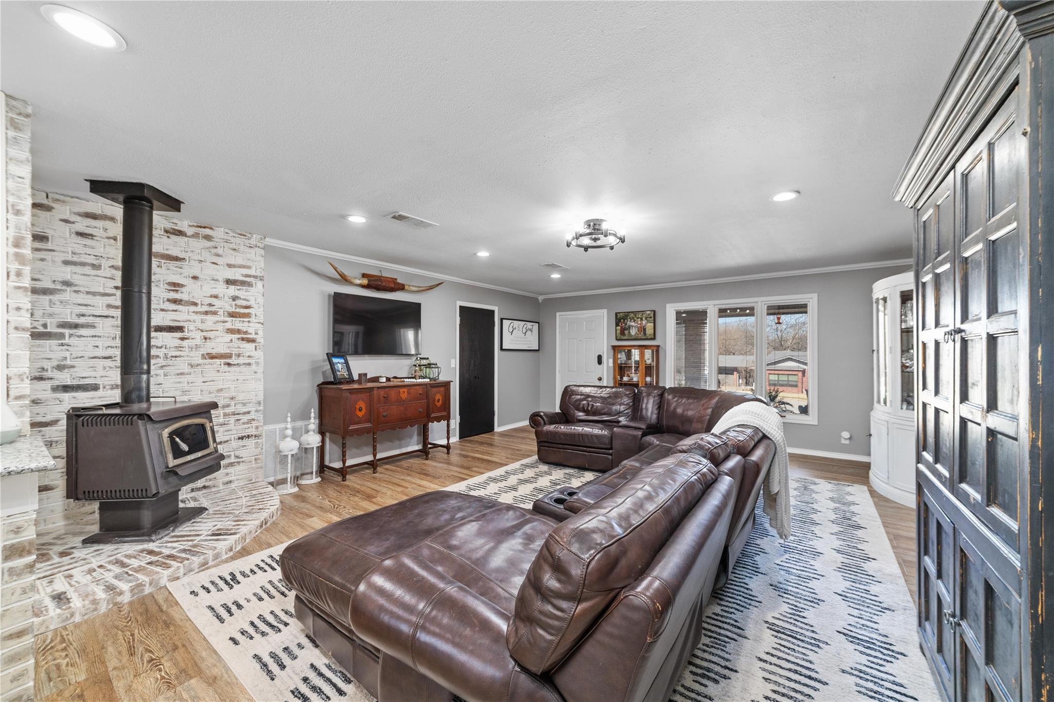 1811 Saylor St, Goldthwaite, TX 76844