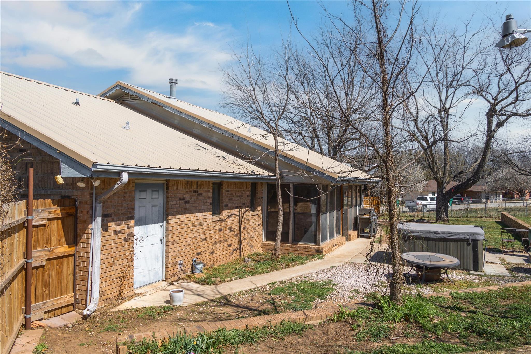 1811 Saylor St, Goldthwaite, TX 76844