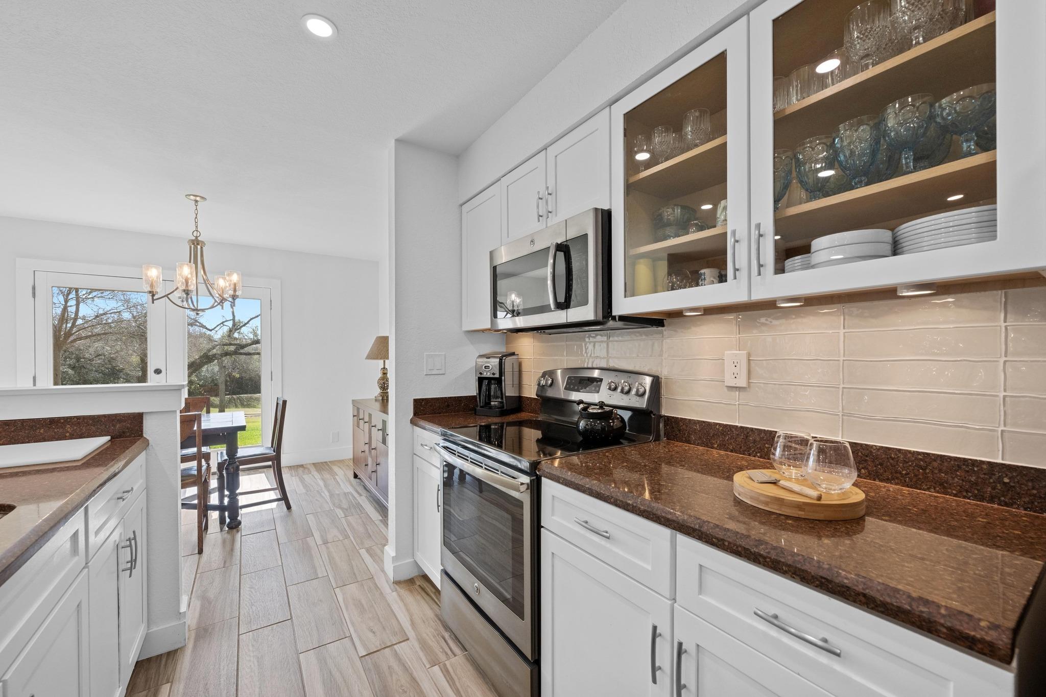100 Lido Cir # B2, Lakeway, TX 78734
