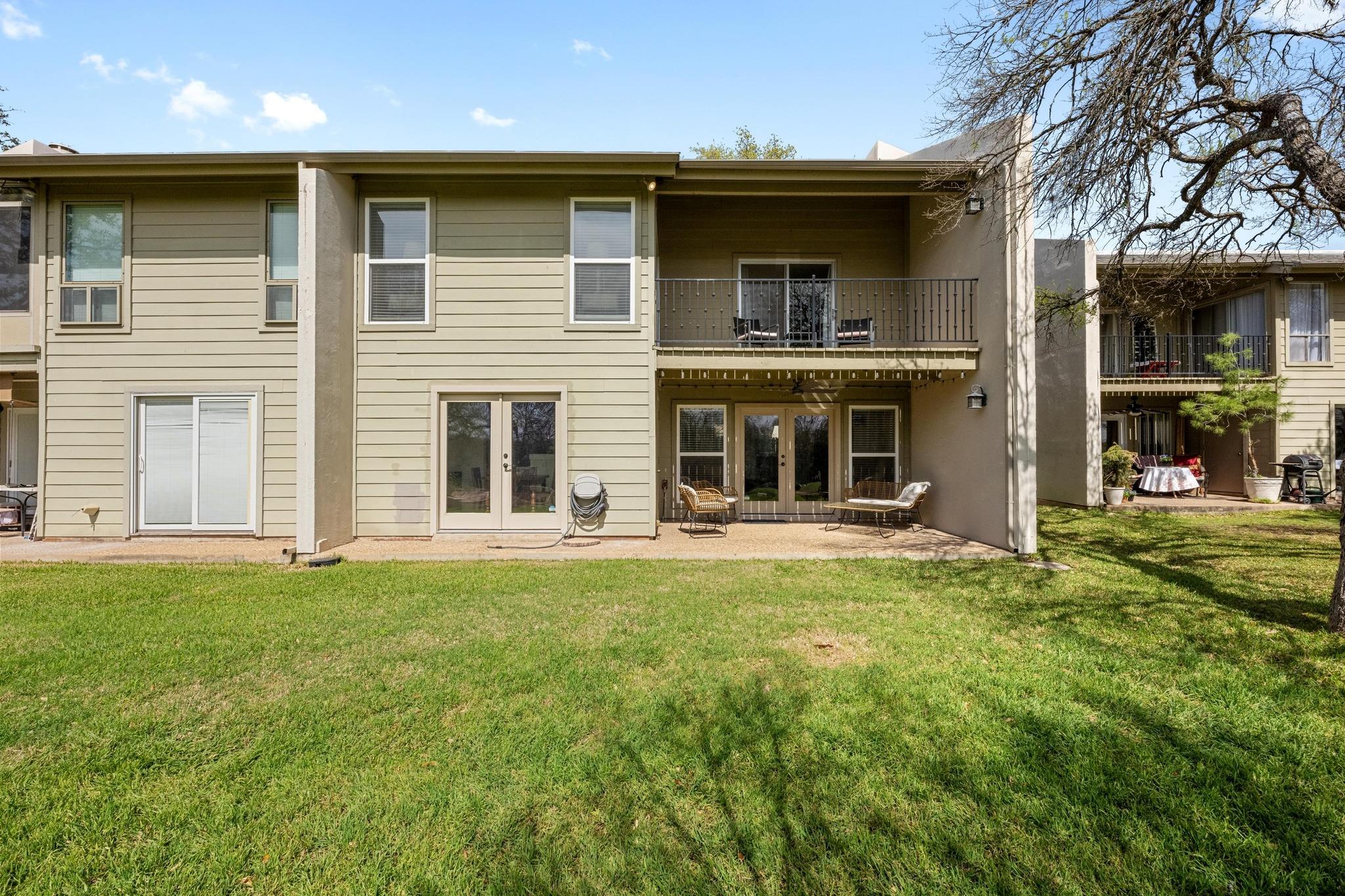 100 Lido Cir # B2, Lakeway, TX 78734