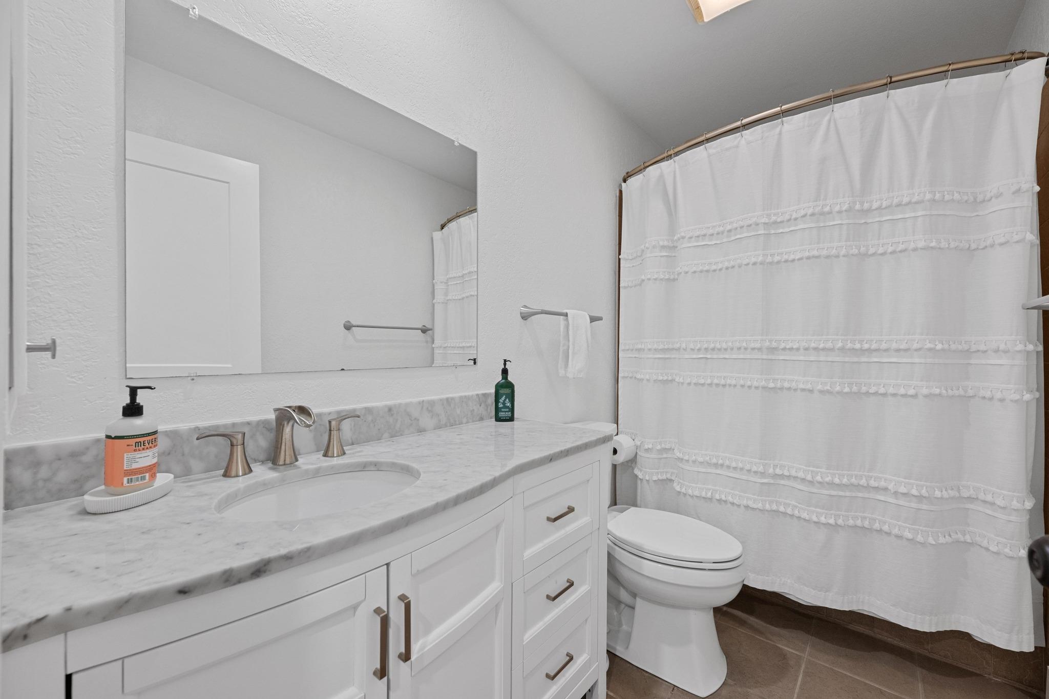 100 Lido Cir # B2, Lakeway, TX 78734