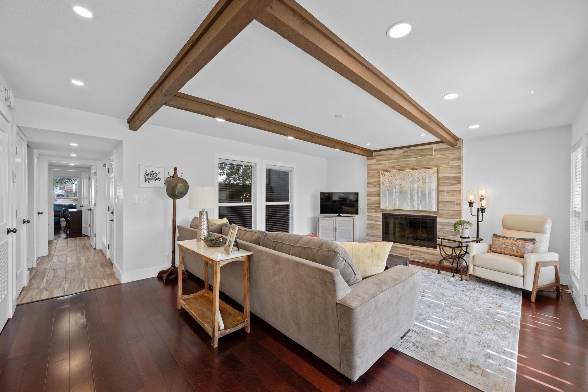 100 Lido Cir # B2, Lakeway, TX 78734