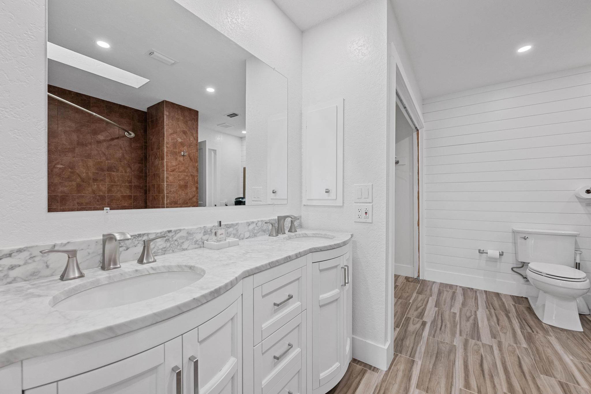 100 Lido Cir # B2, Lakeway, TX 78734