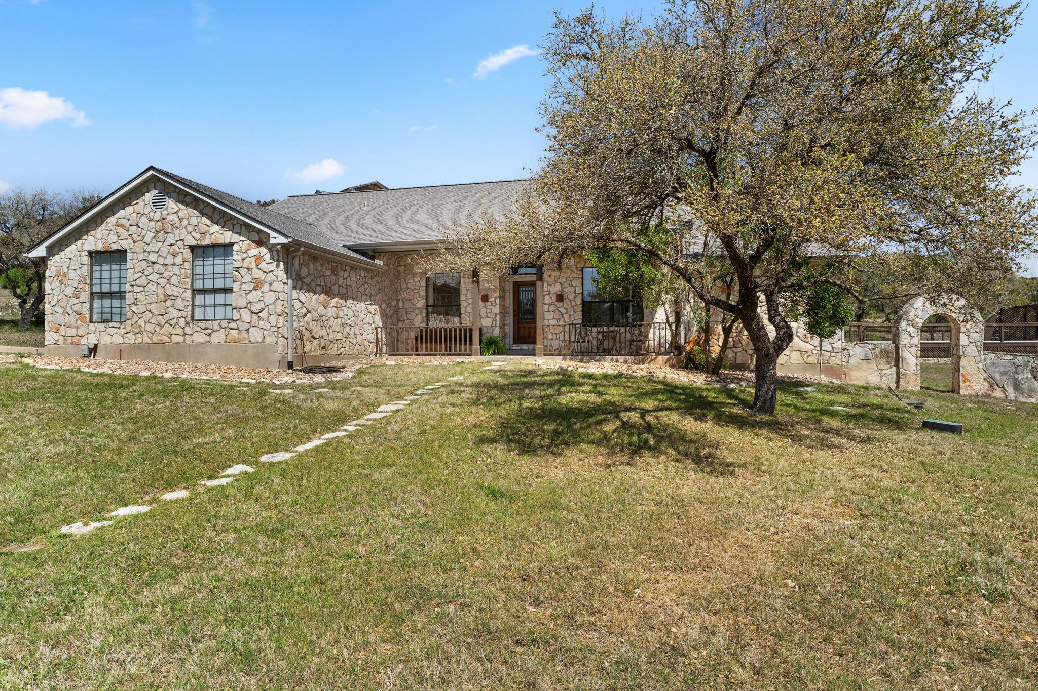 20106 Moon Dance Ln, Spicewood, TX 78669