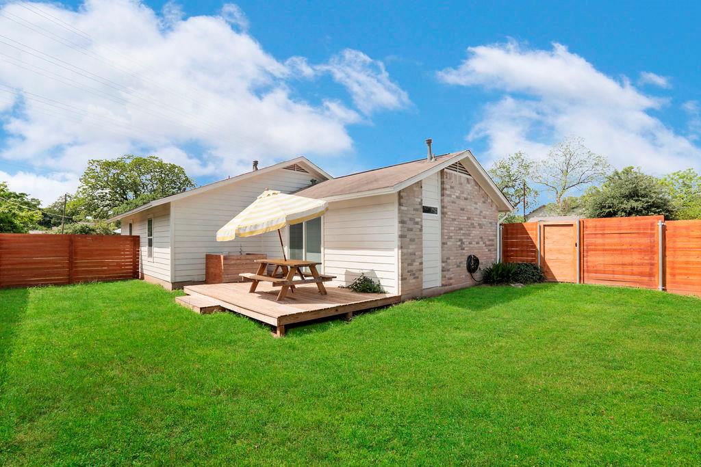 906 E Leslie Cir # A, Austin, TX 78721