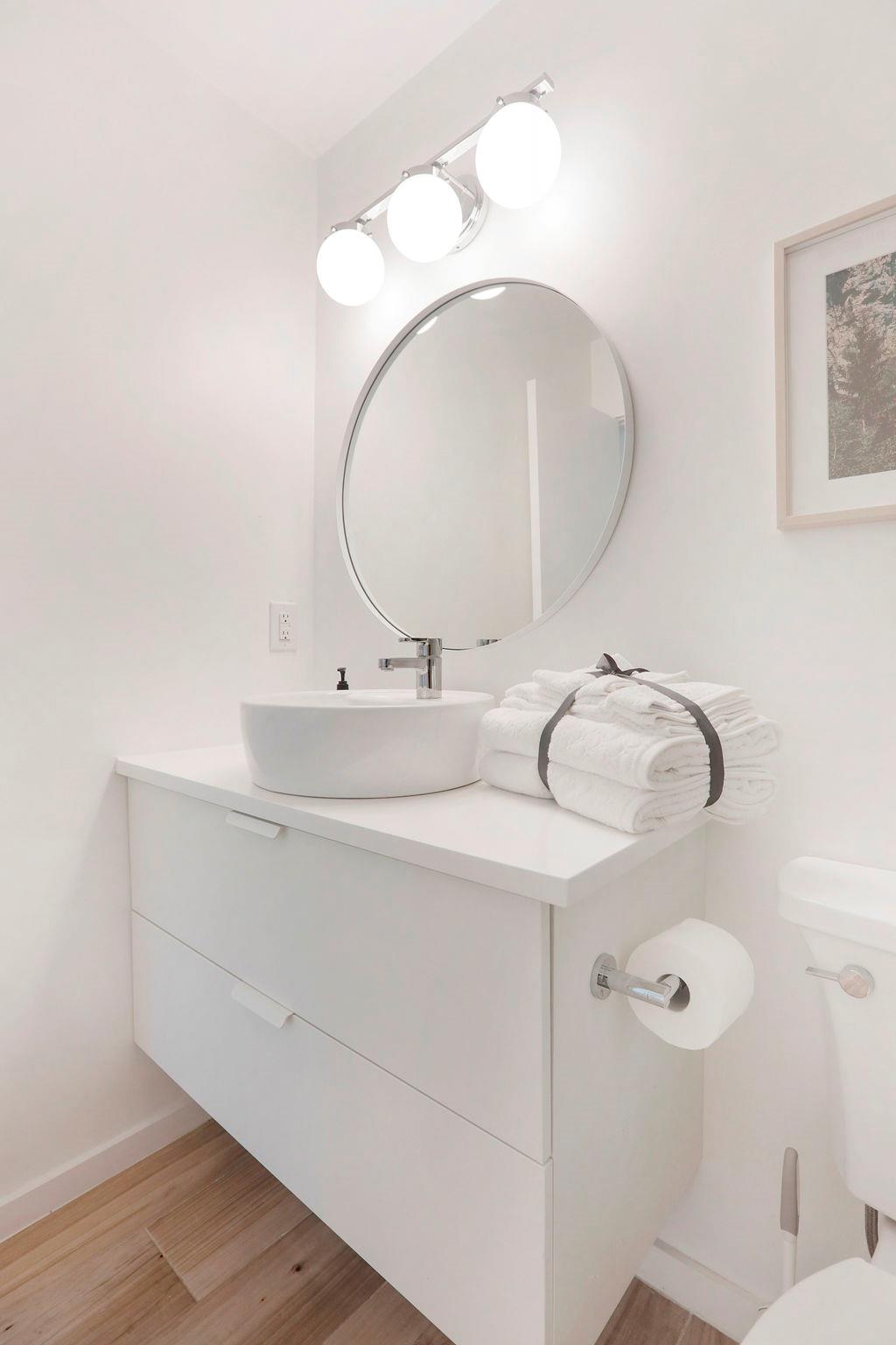 906 E Leslie Cir # A, Austin, TX 78721