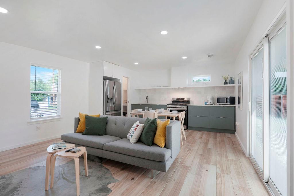 906 E Leslie Cir # A, Austin, TX 78721