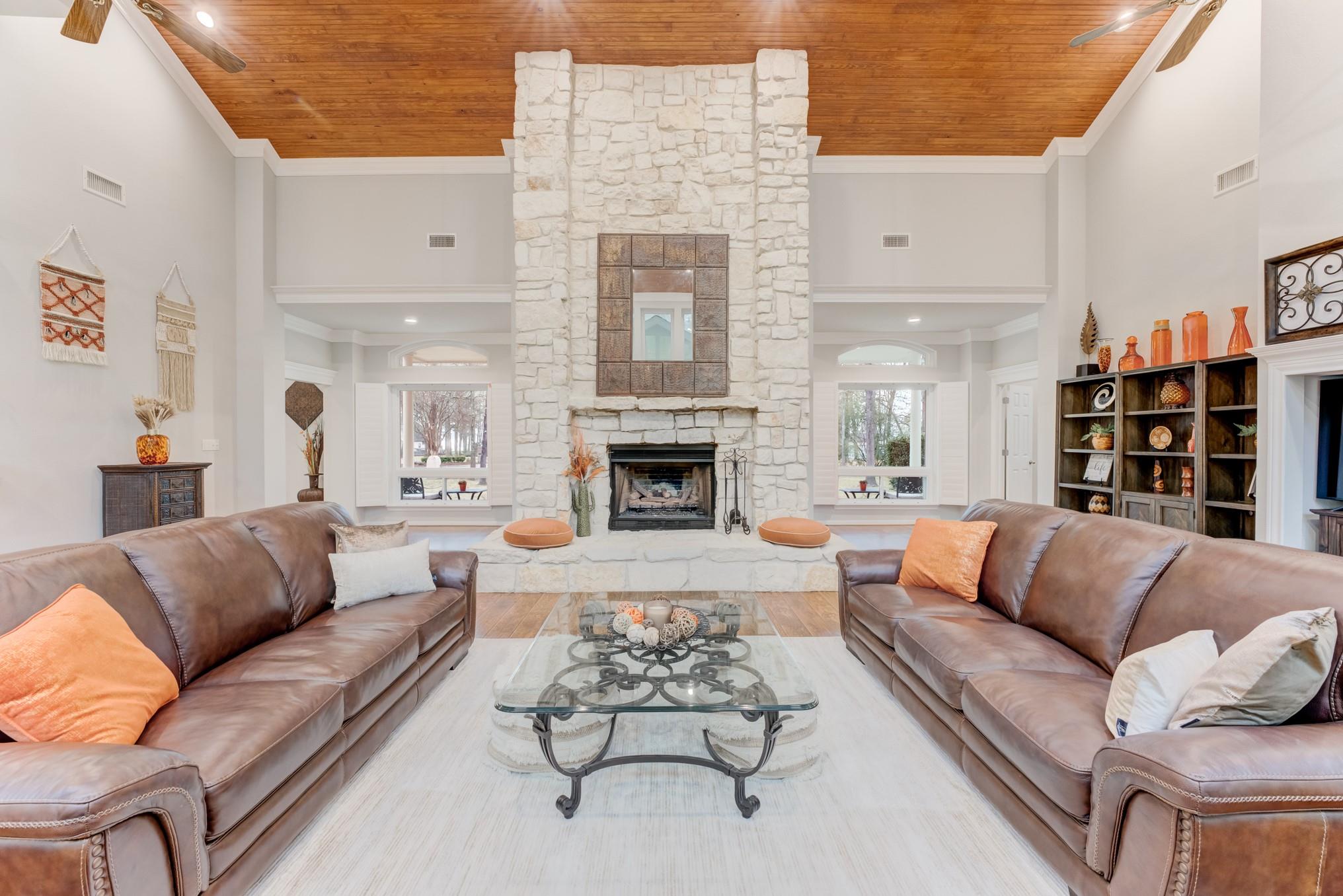 14904 Oak Shores Dr, Willis, TX 77318