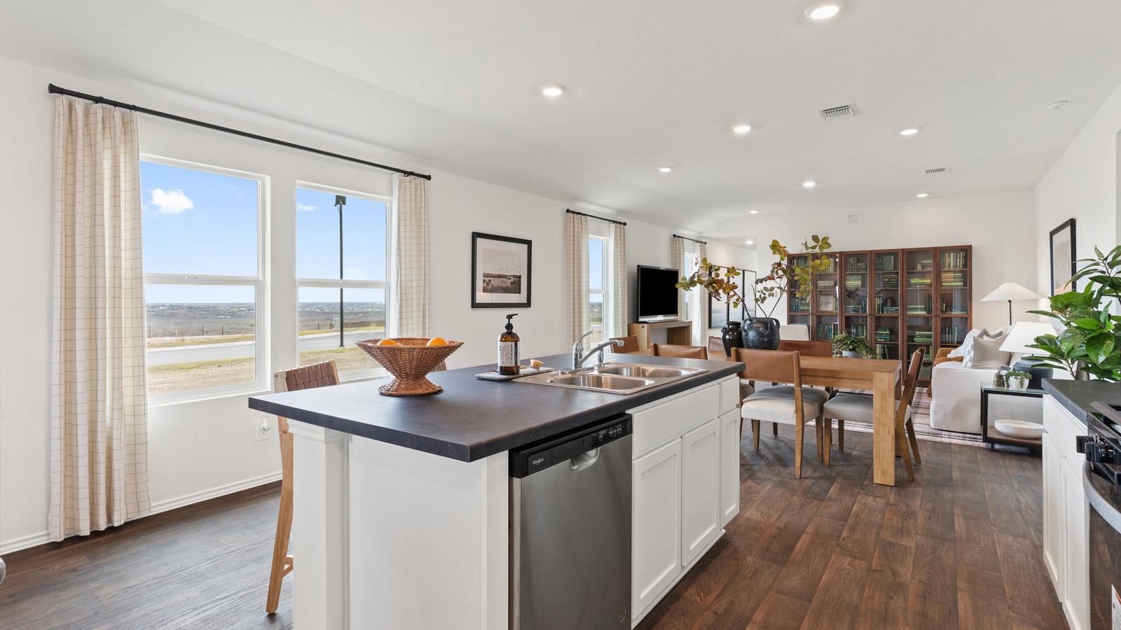 203 Schuenemann Way, Uhland, TX 78640