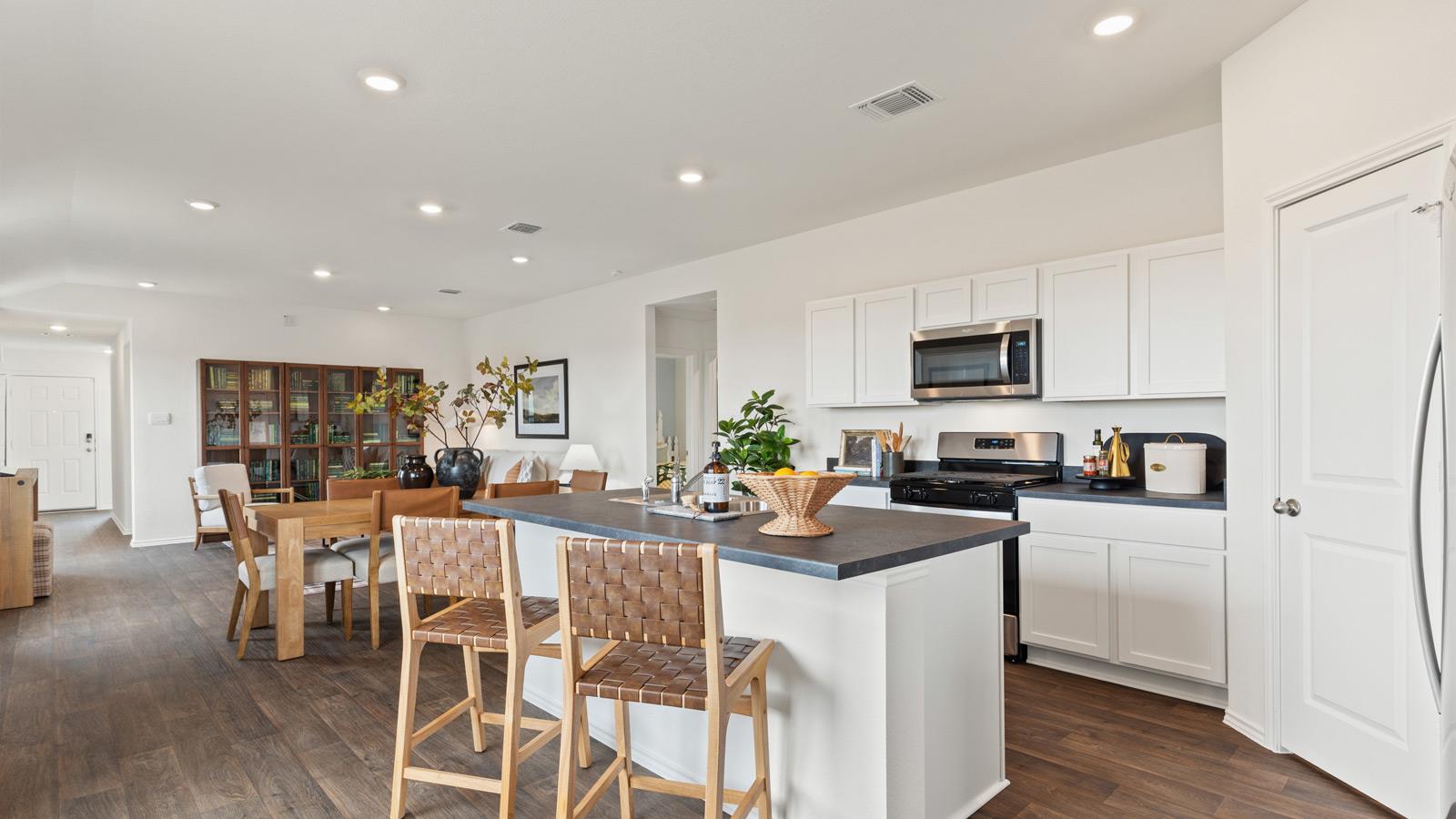 203 Schuenemann Way, Uhland, TX 78640