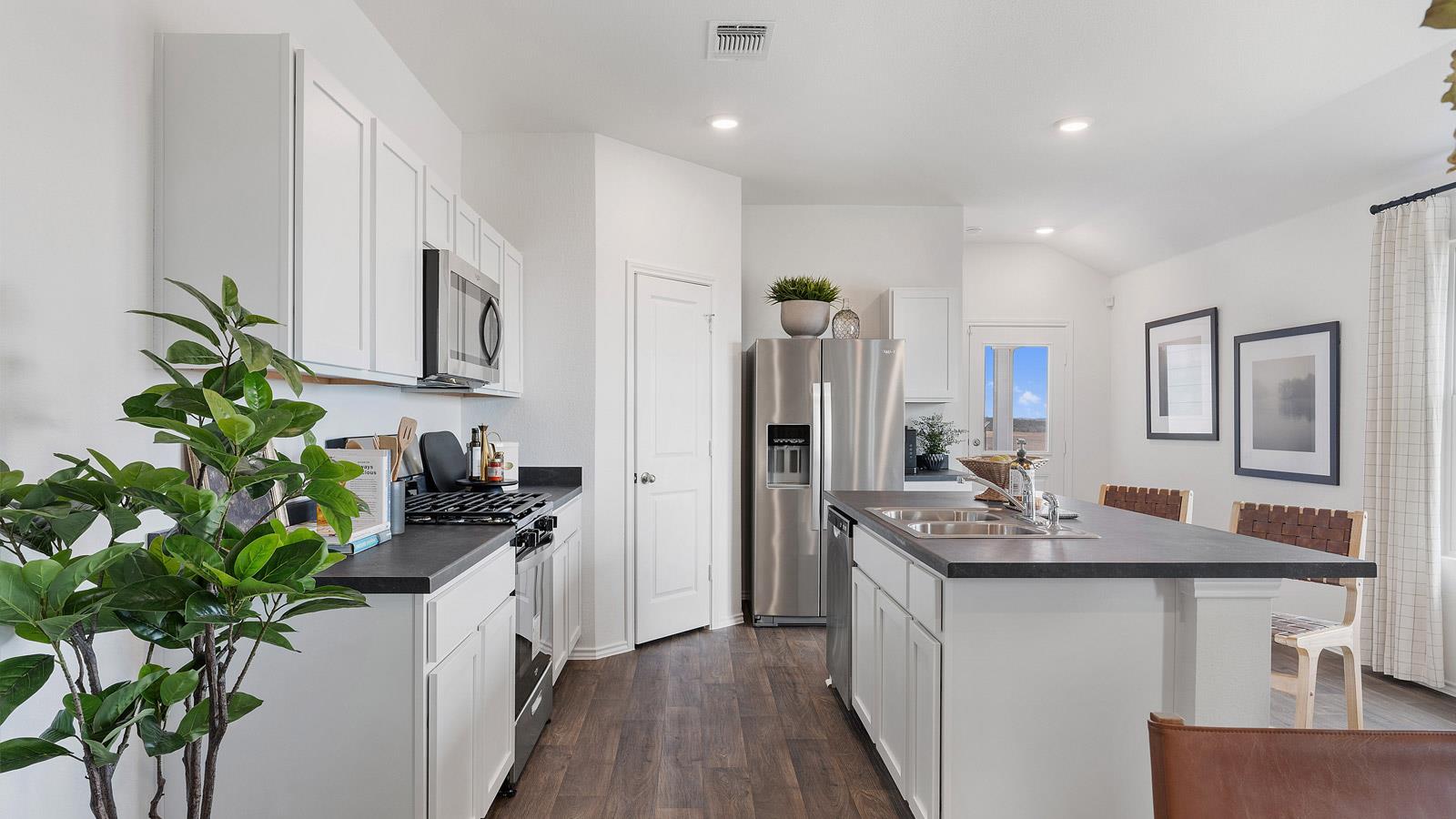 203 Schuenemann Way, Uhland, TX 78640