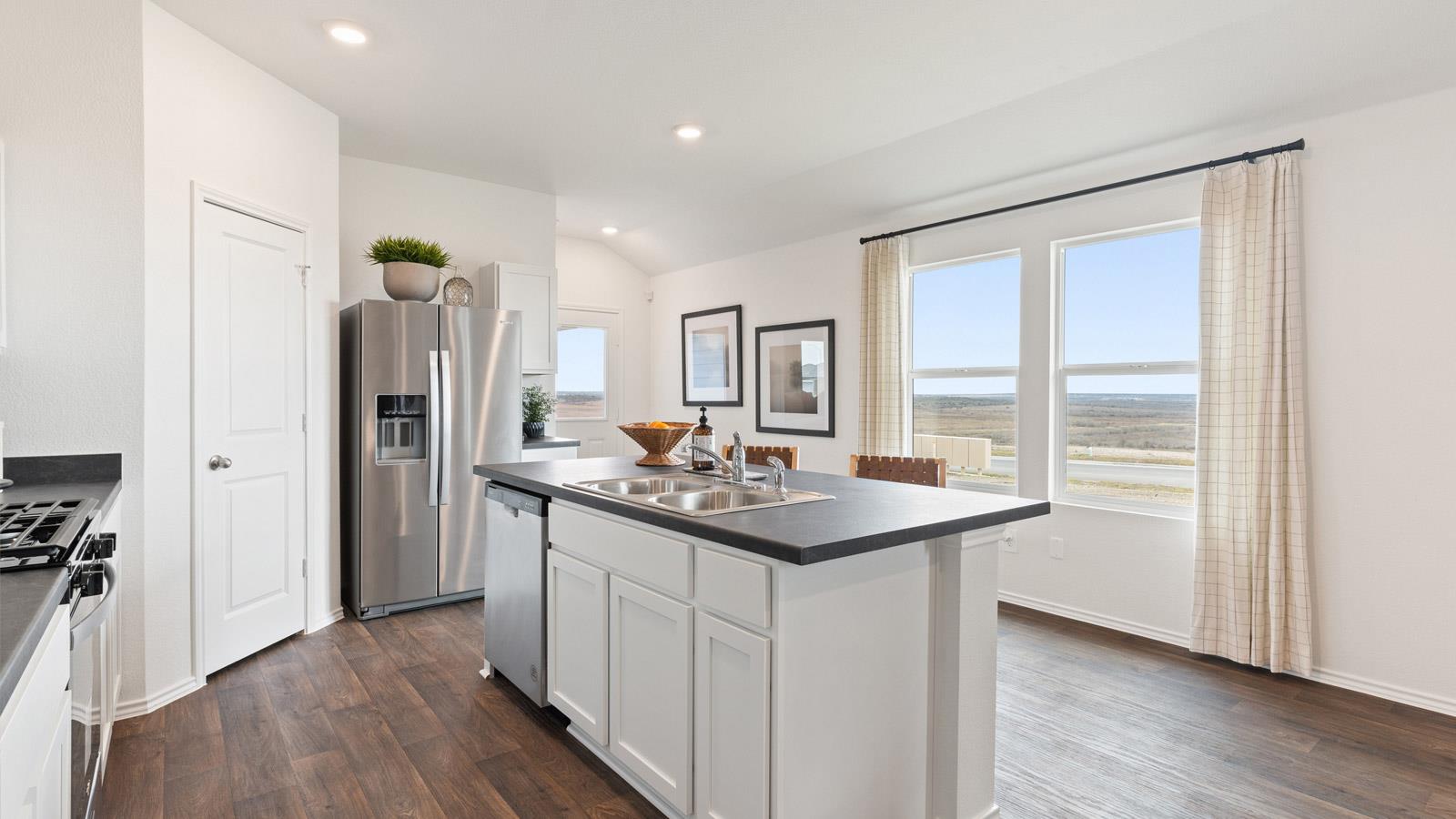 203 Schuenemann Way, Uhland, TX 78640