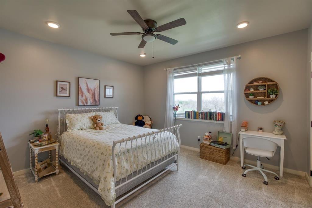 104 Schoolhouse Ln, Spicewood, TX 78669