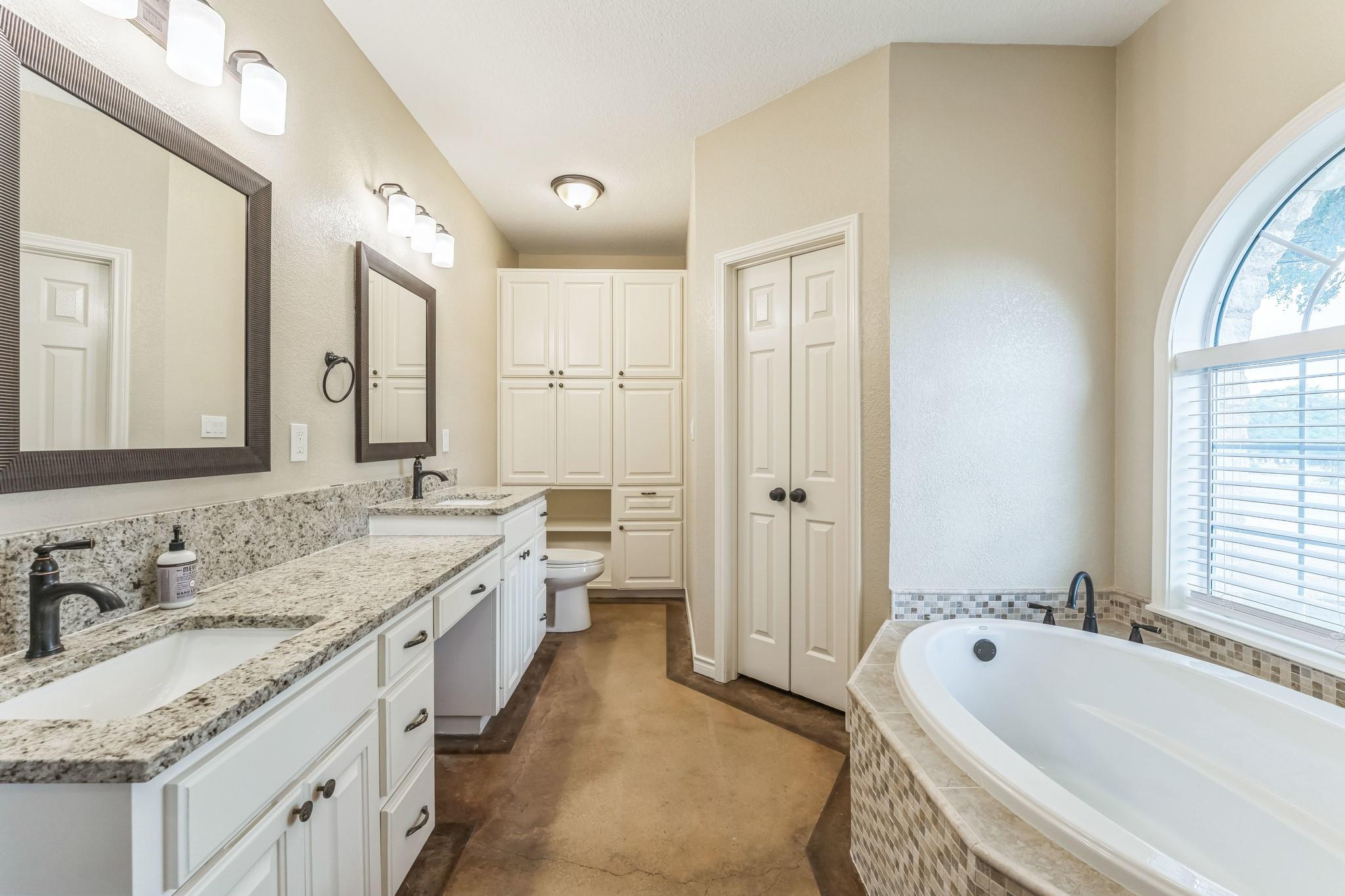 518 Clear Creek Ln, Dripping Springs, TX 78620