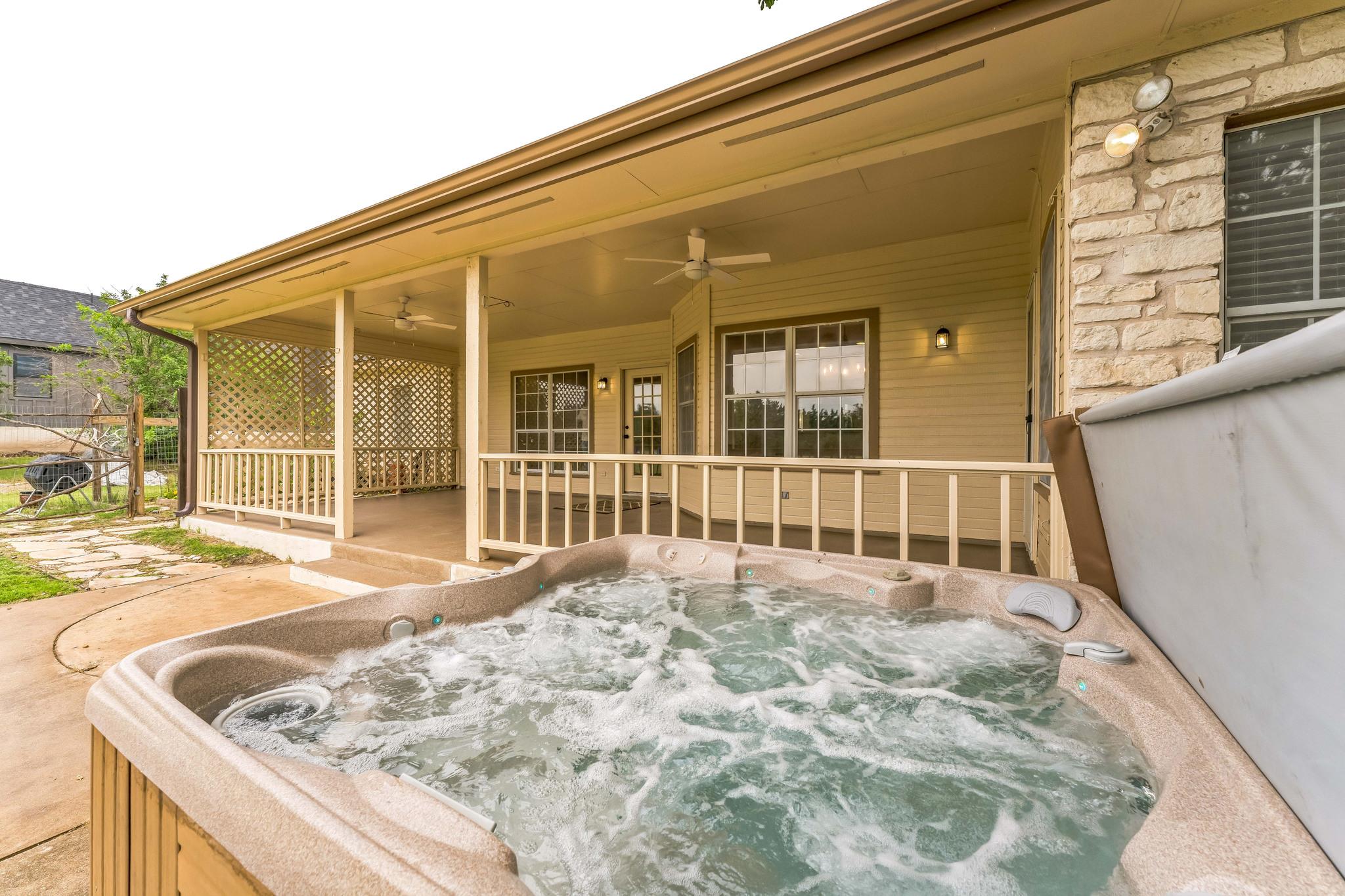 518 Clear Creek Ln, Dripping Springs, TX 78620