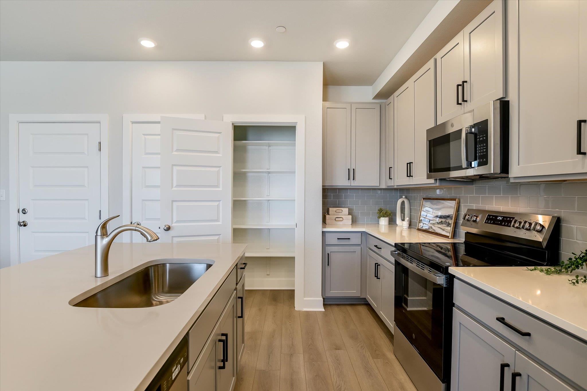 505 Emory Crossing Blvd, Hutto, TX 78634