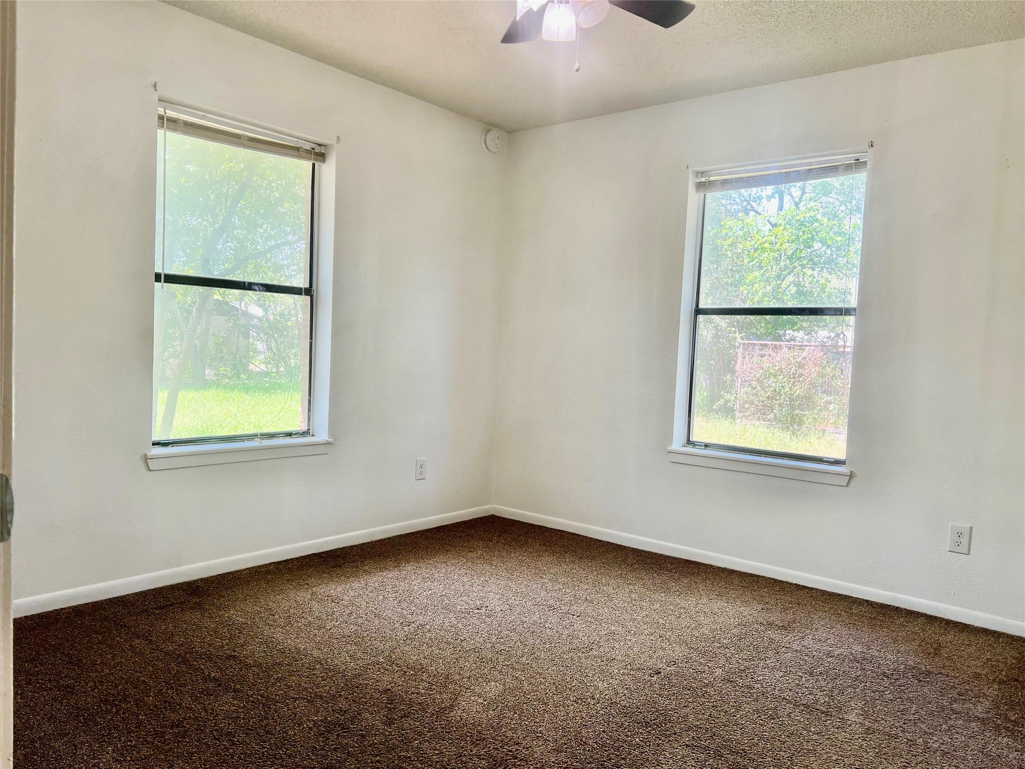 302 Harris St, Smithville, TX 78957