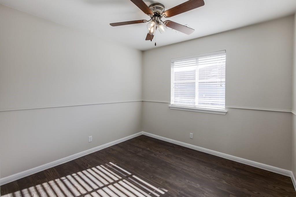 111 Bayliss St, Hutto, TX 78634