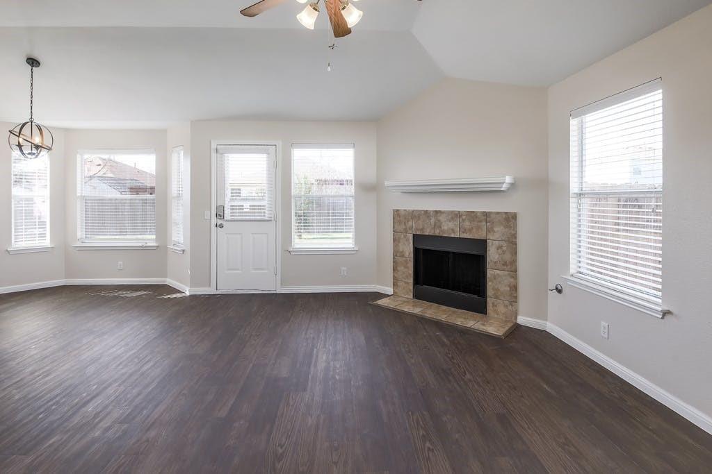 111 Bayliss St, Hutto, TX 78634