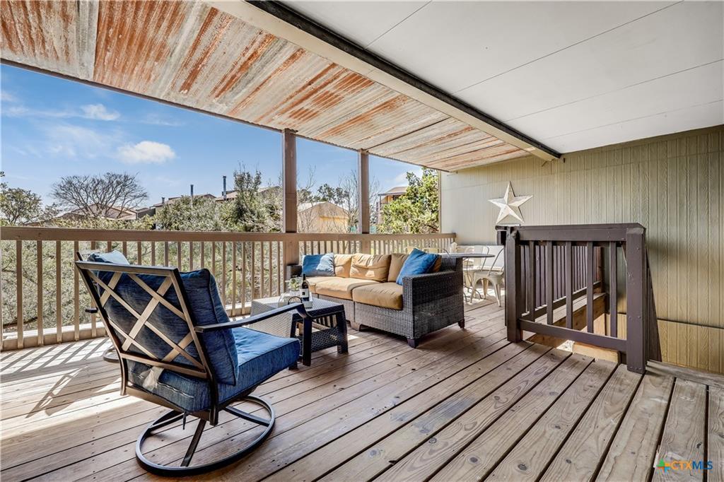171 Comanche Pt, Point Venture, TX 78645