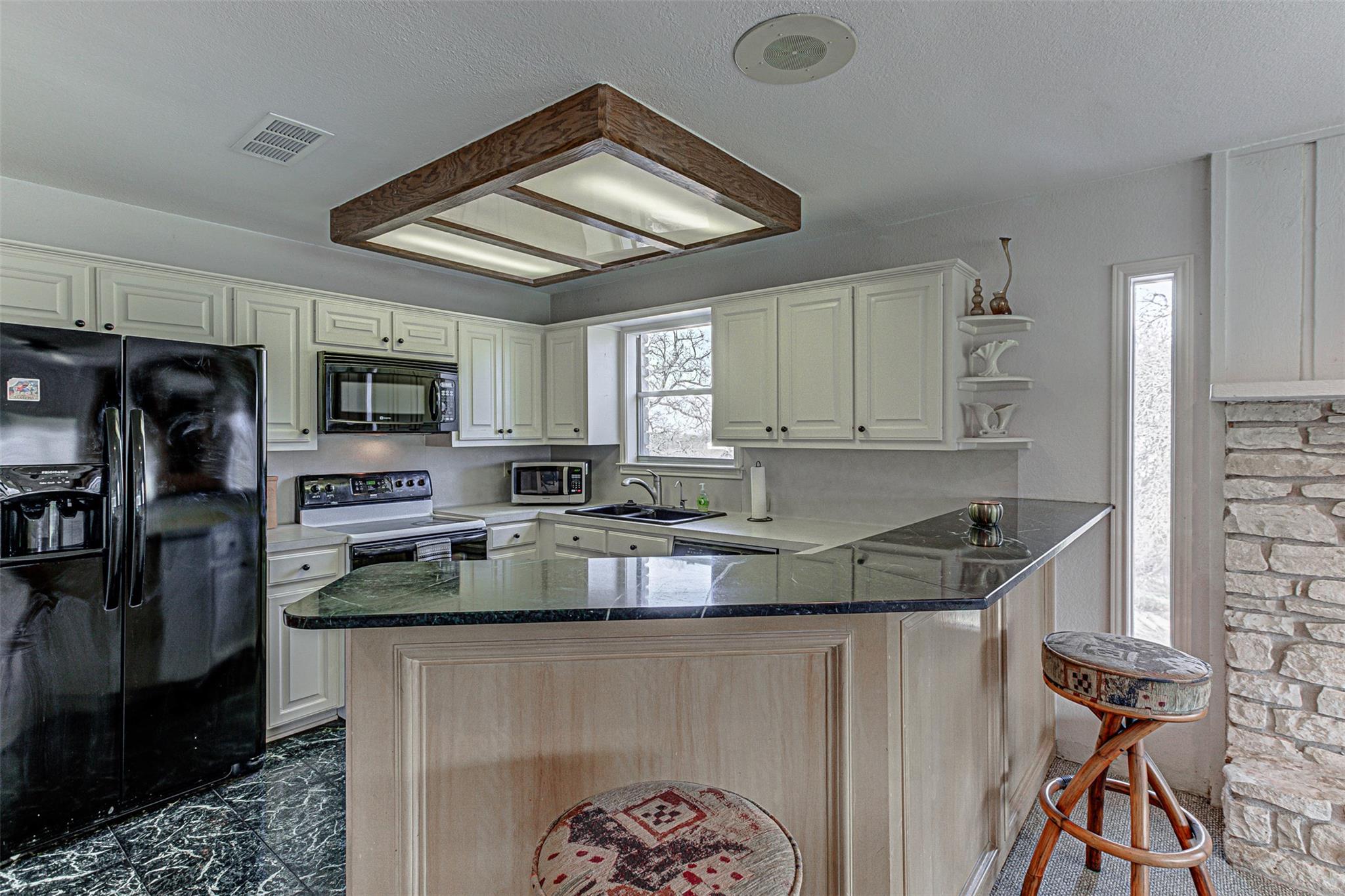116 Dawn St # D, Horseshoe Bay, TX 78657