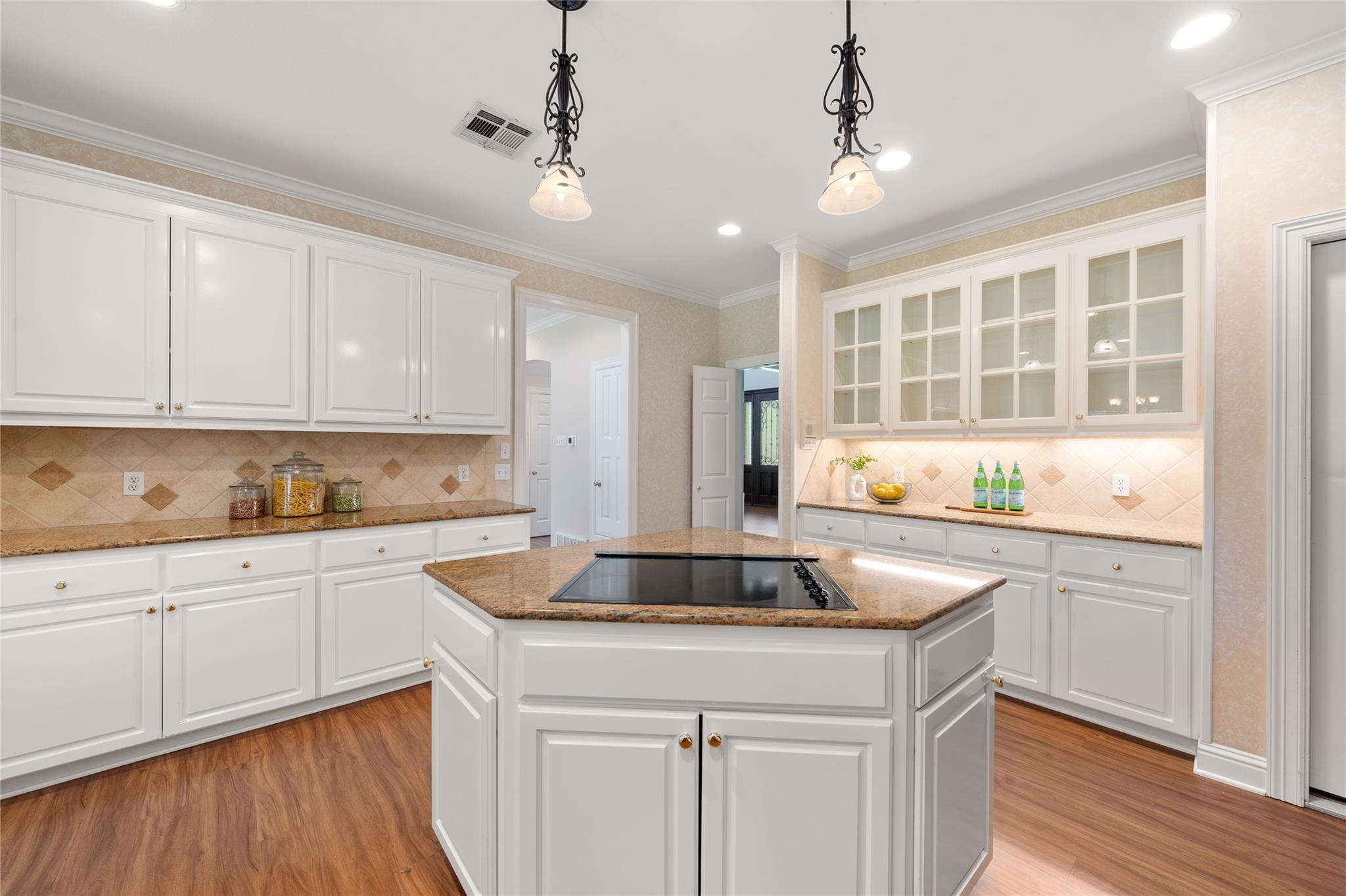 2034 Oak Glen Dr, McGregor, TX 76657