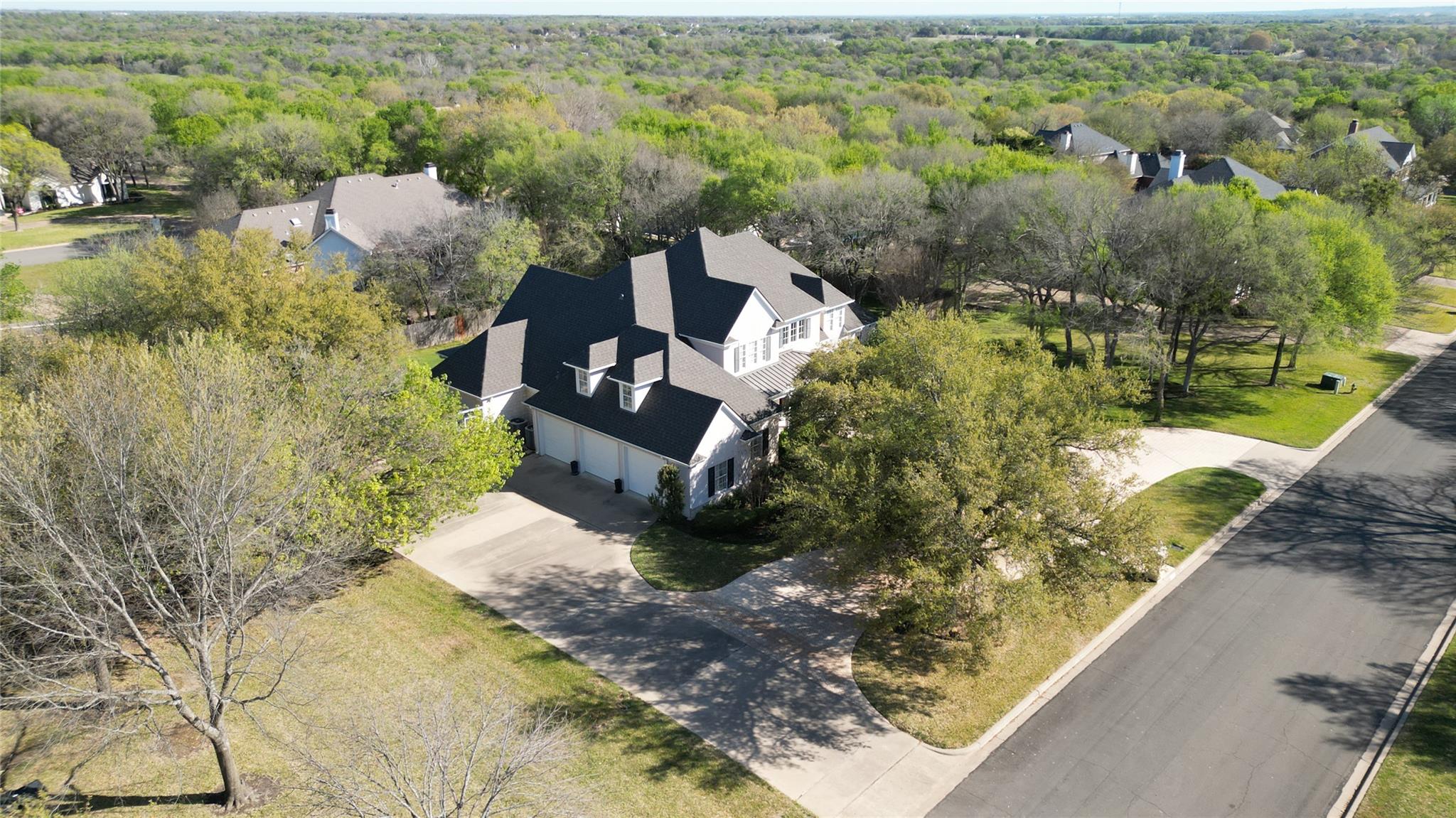 2034 Oak Glen Dr, McGregor, TX 76657