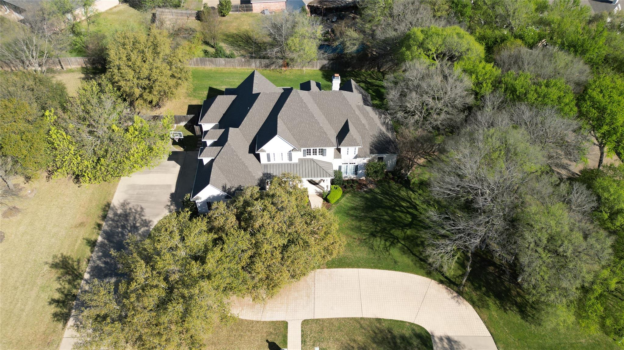 2034 Oak Glen Dr, McGregor, TX 76657