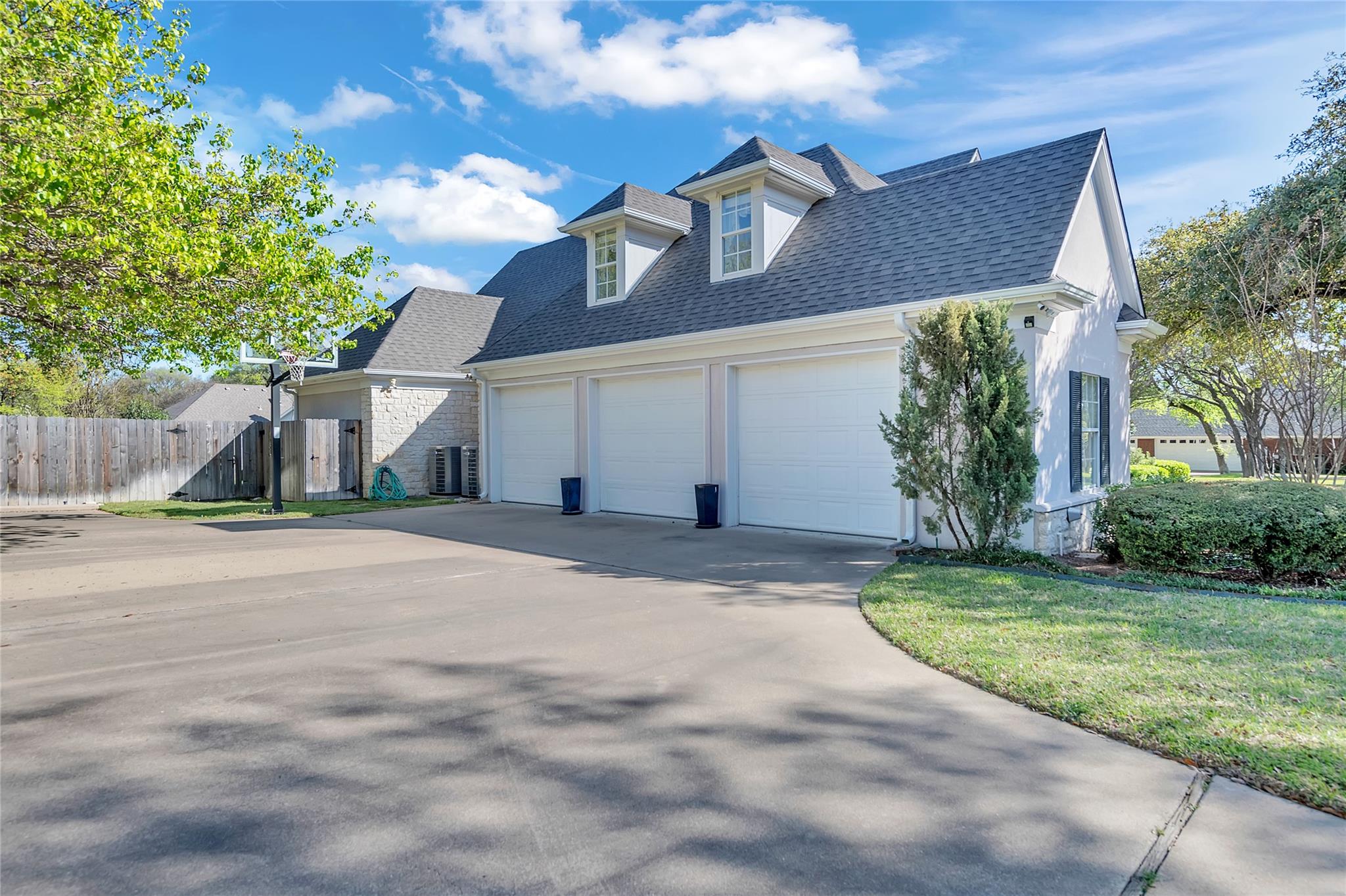 2034 Oak Glen Dr, McGregor, TX 76657