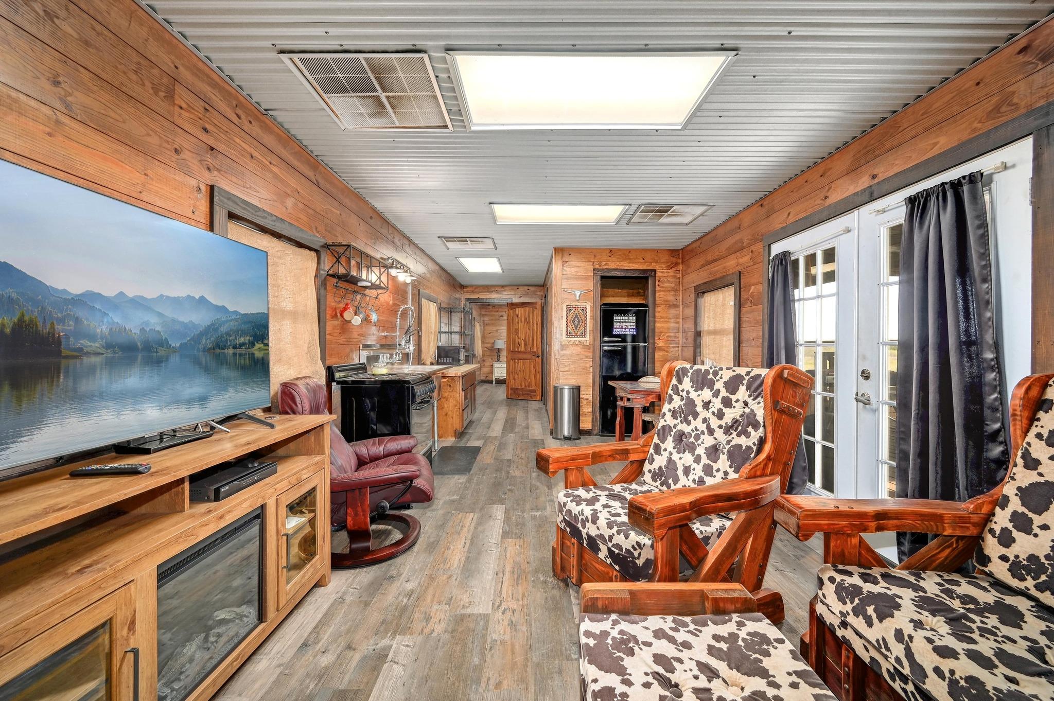 62 County Road 448, Waelder, TX 78959