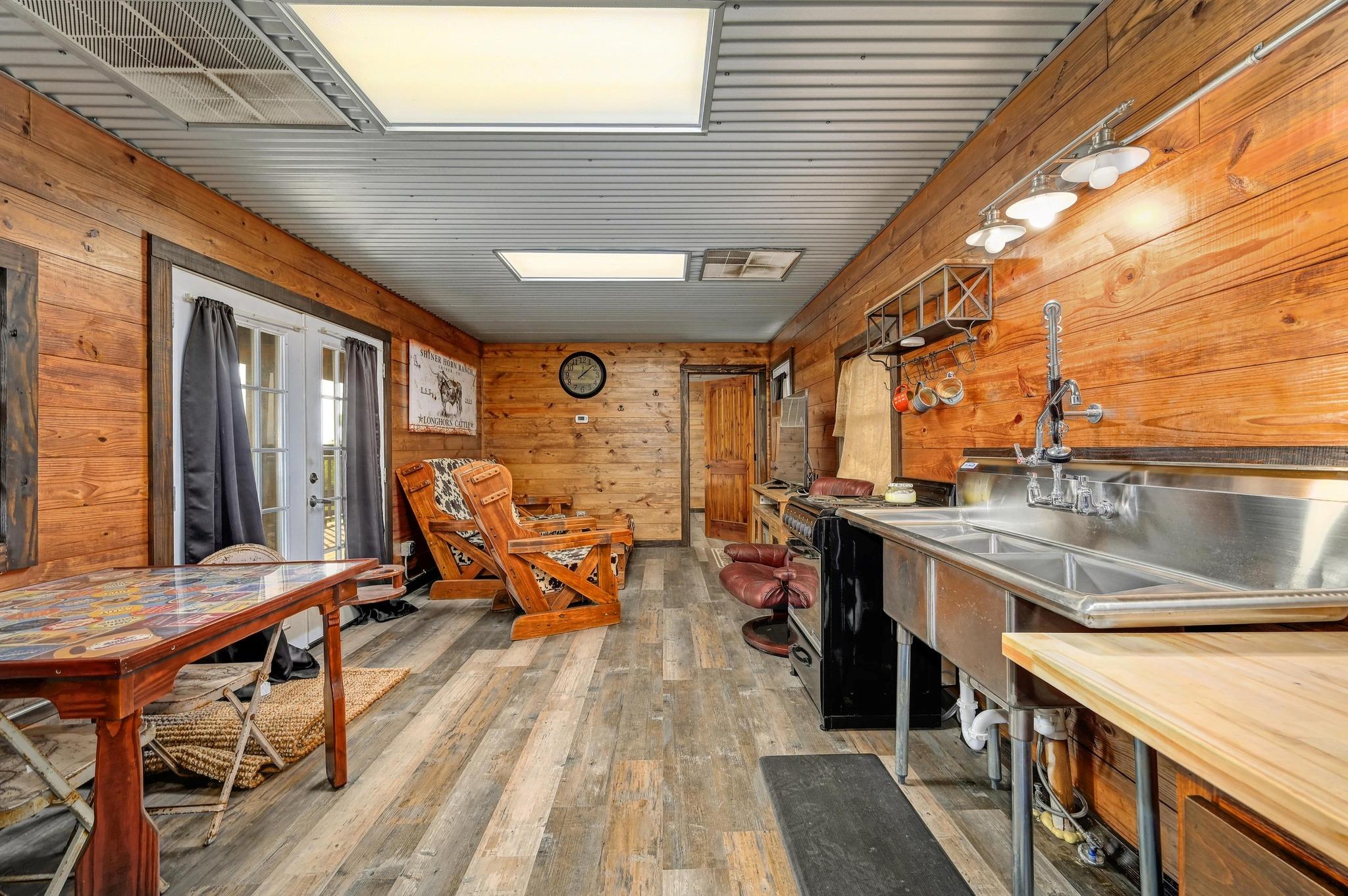 62 County Road 448, Waelder, TX 78959