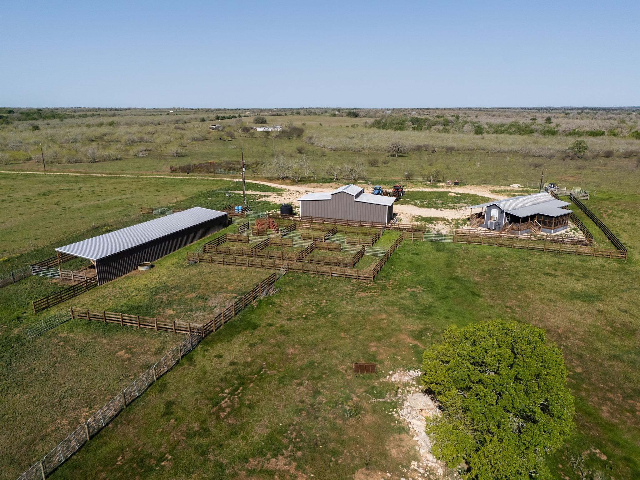 62 County Road 448, Waelder, TX 78959