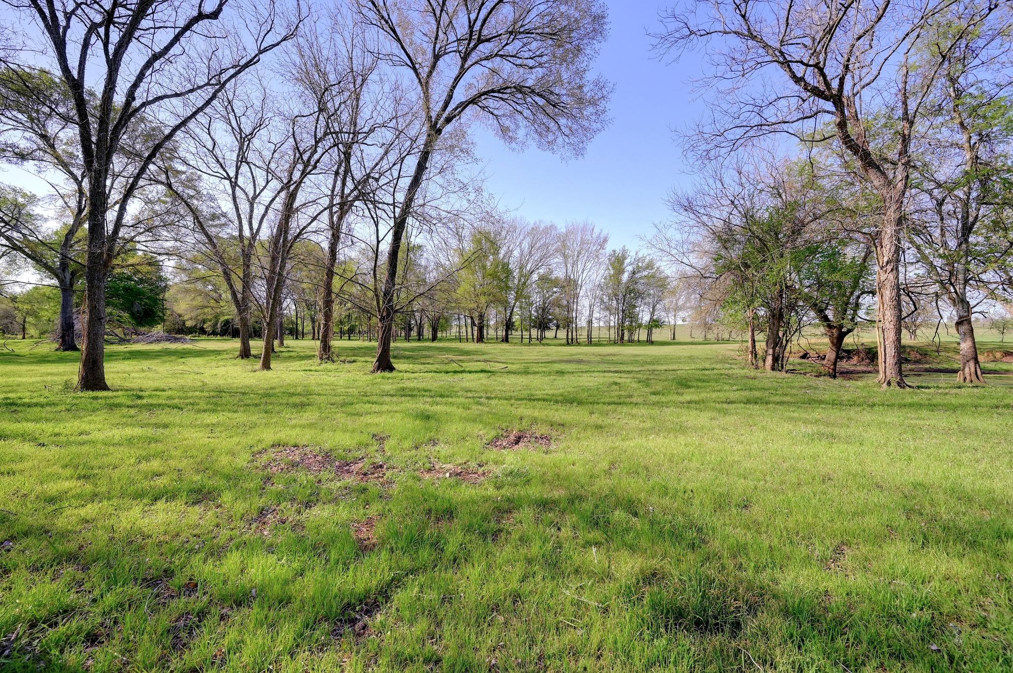 62 County Road 448, Waelder, TX 78959