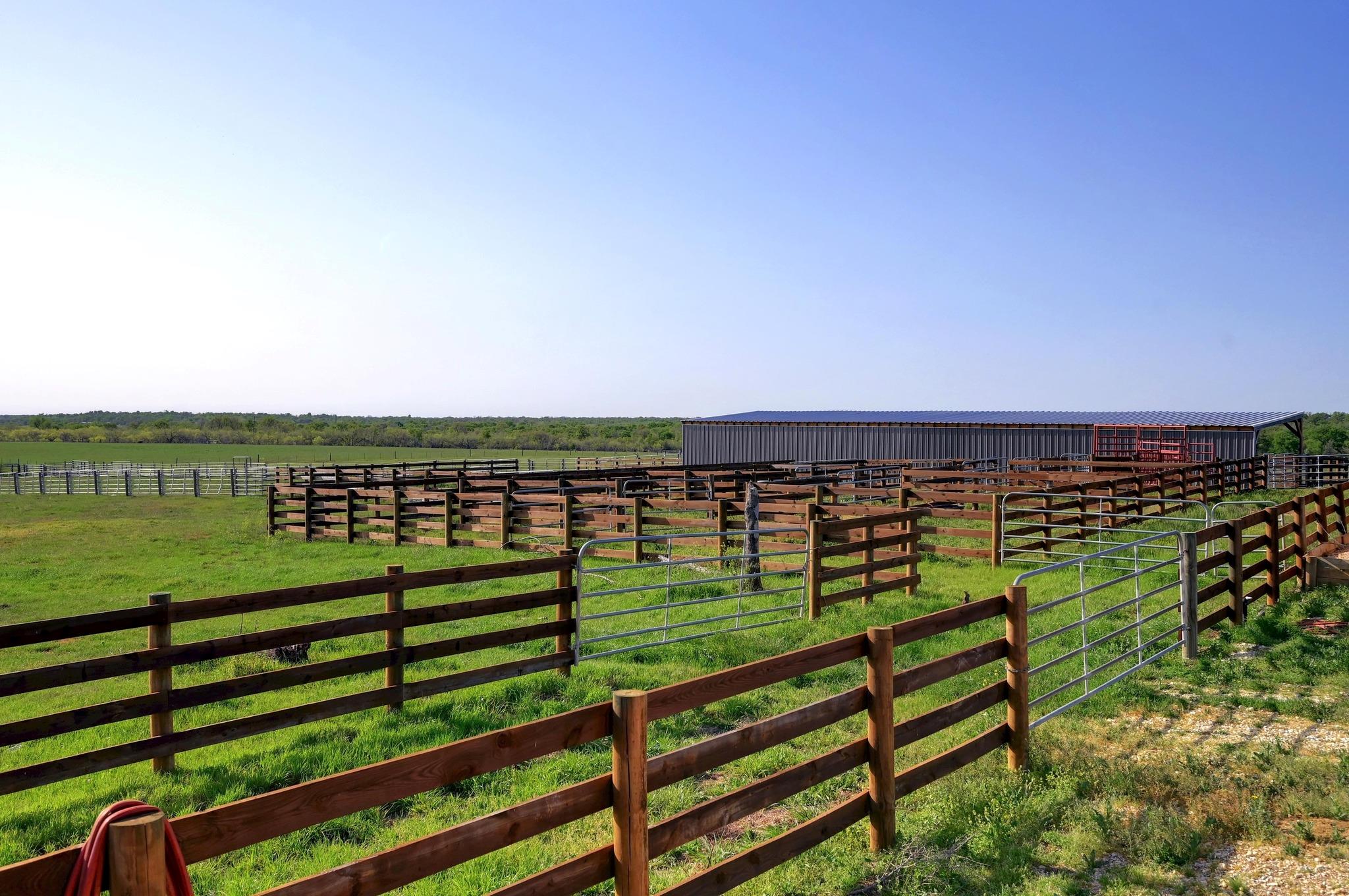 62 County Road 448, Waelder, TX 78959
